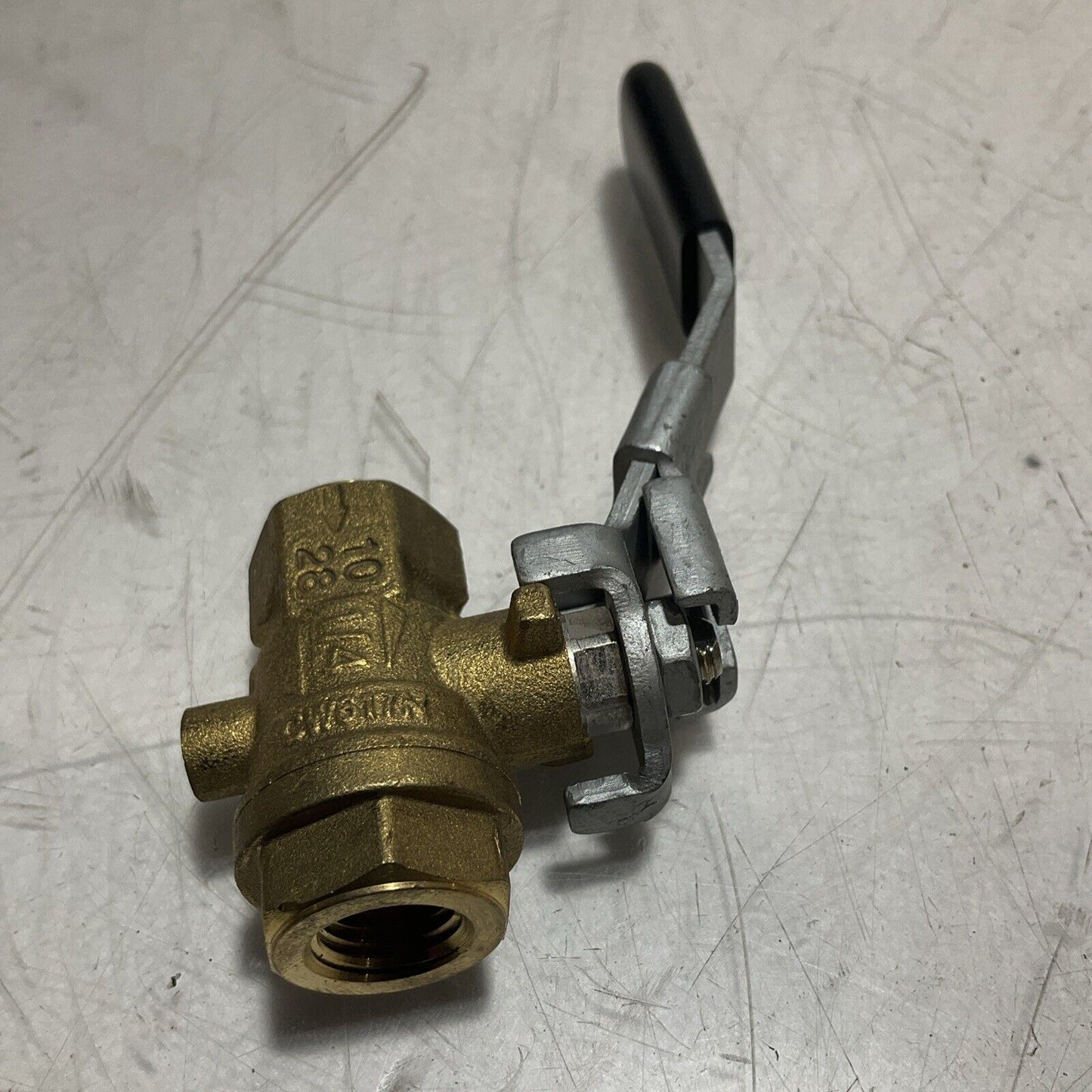 UCI  SEL-2   1/4" UNIVERSAL MANUAL VENTING BALL VALVE LOT OF 3 U3S