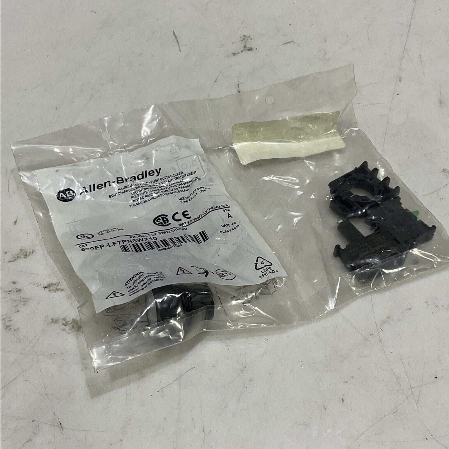 AB ALLEN BRADLEY 800FP-LF7PN3WX10 FLUSH PUSH BUTTON CLEAR U3S