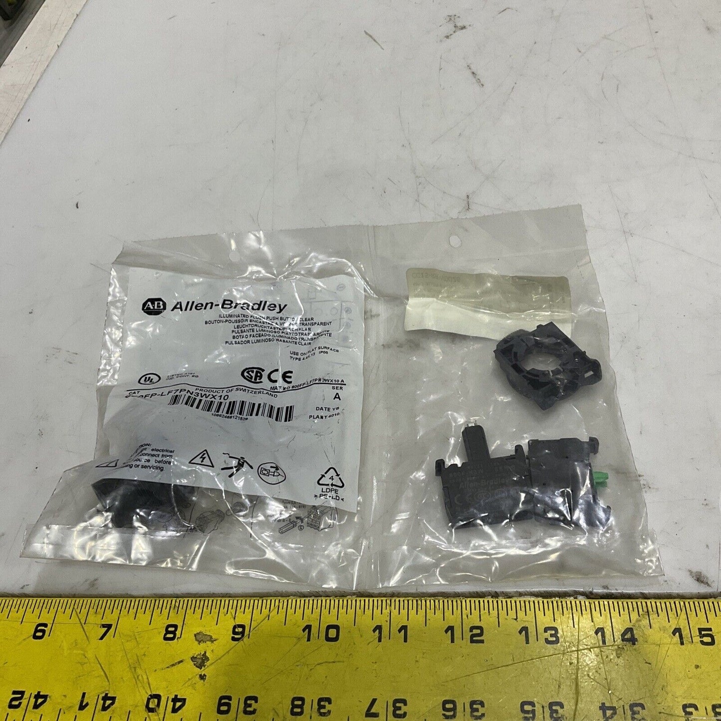 AB ALLEN BRADLEY 800FP-LF7PN3WX10 FLUSH PUSH BUTTON CLEAR U3S
