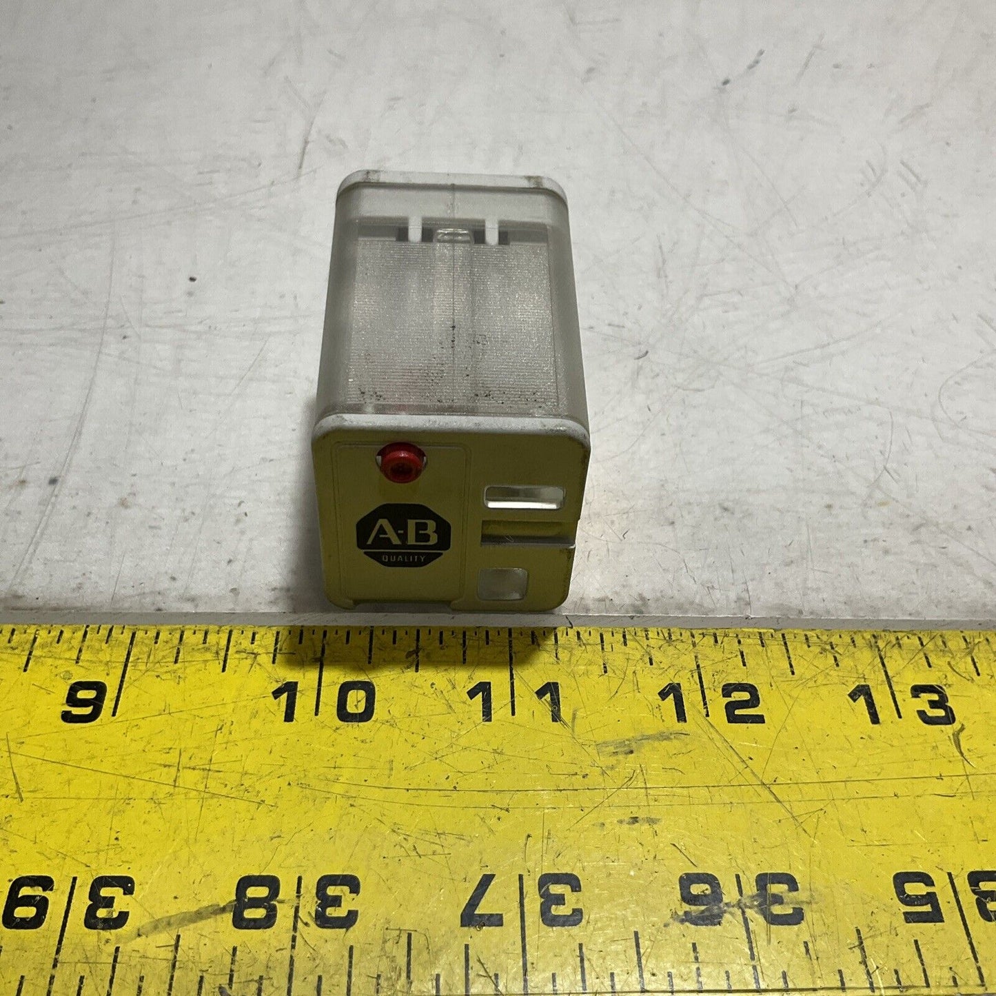 A-B ALLEN-BRADLEY  700-HA33A1-4 GENERAL  PURPOSE  RELAY  SERIES A  120VAC  U3S