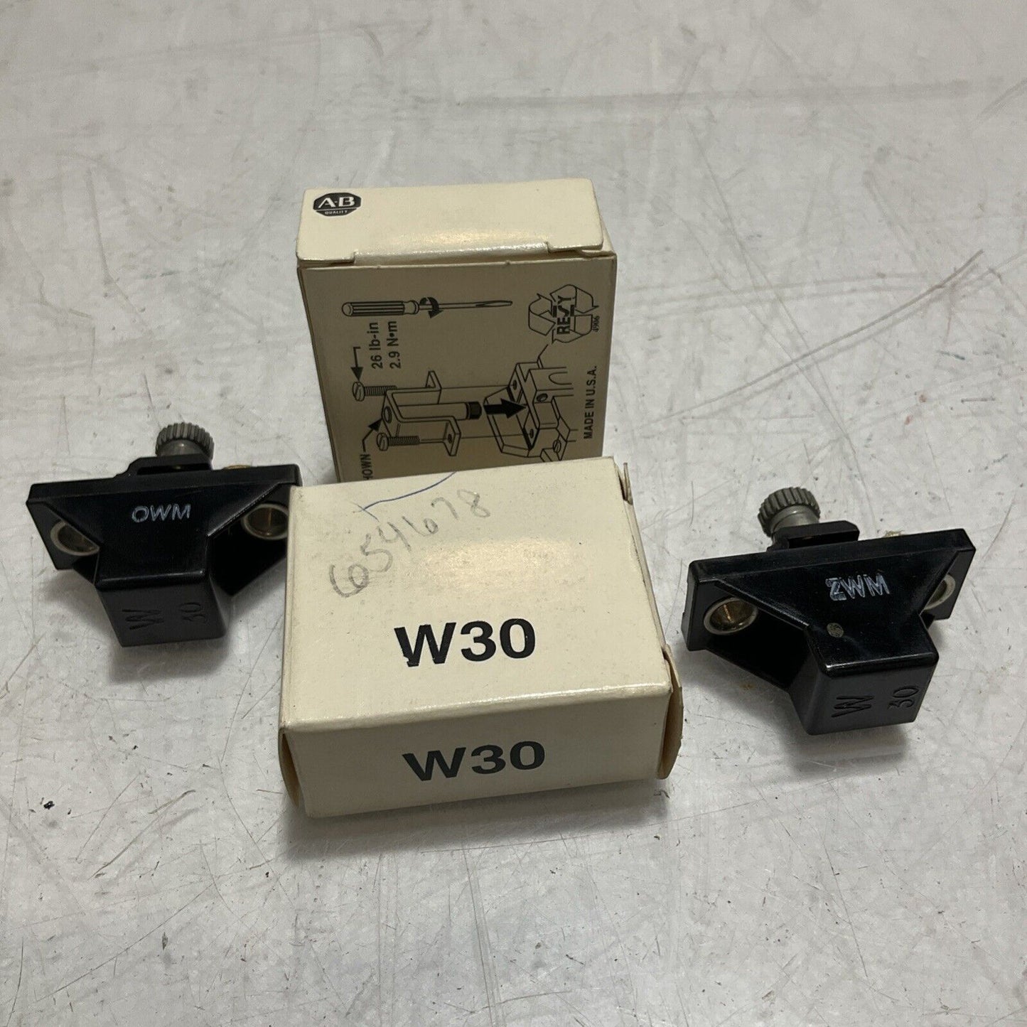 A-B - ALLEN BRADLEY  W30 OVERLOAD HEATER RELAY ELEMENT DD  LOT OF 2 U3S