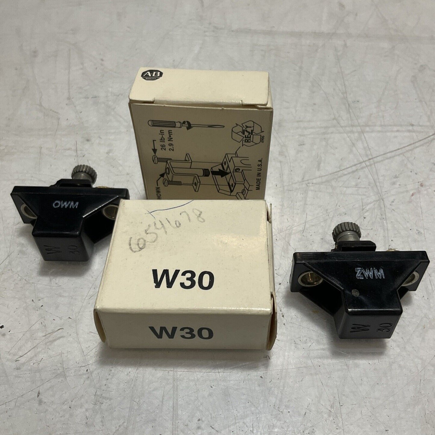A-B - ALLEN BRADLEY  W30 OVERLOAD HEATER RELAY ELEMENT DD  LOT OF 2 U3S