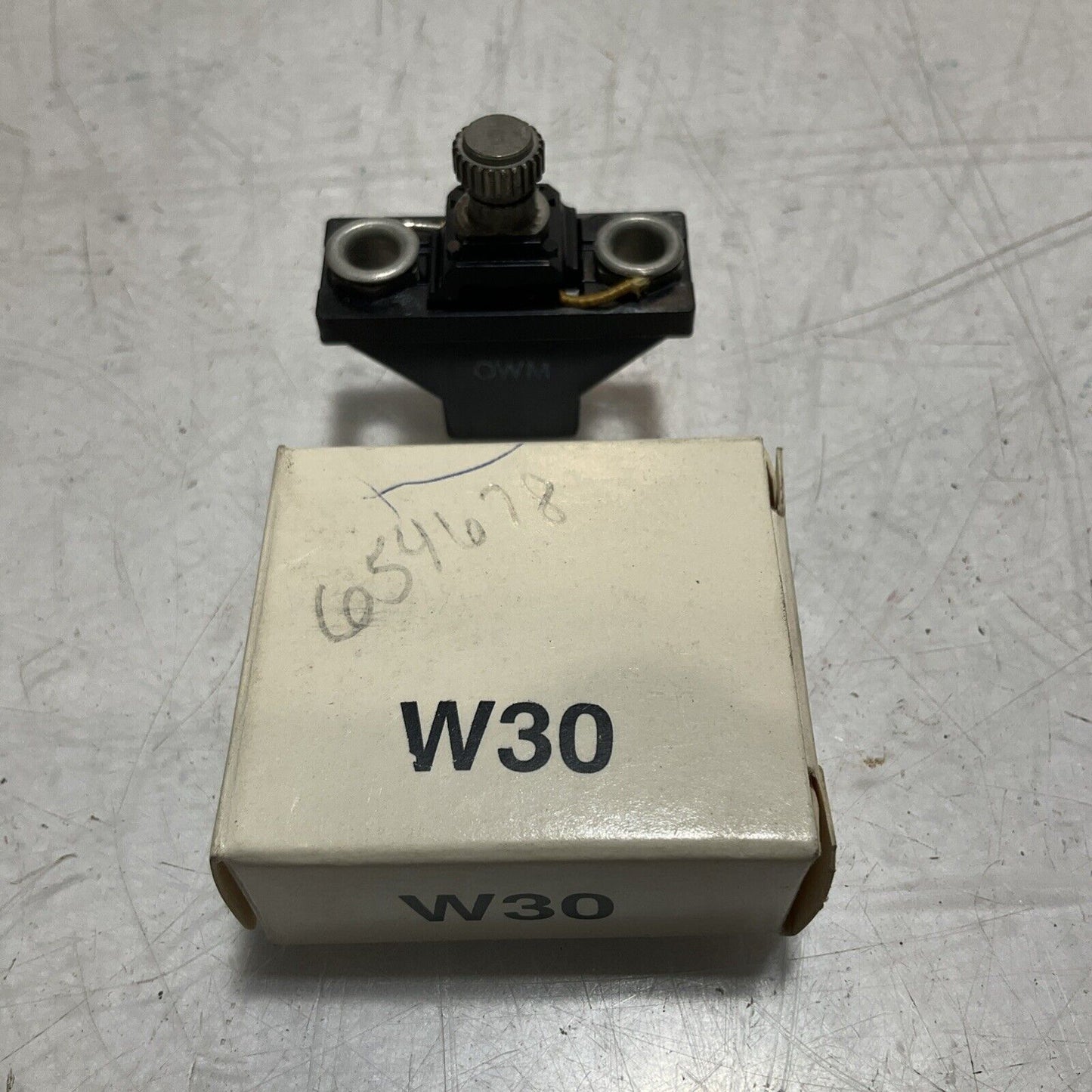 A-B - ALLEN BRADLEY  W30 OVERLOAD HEATER RELAY ELEMENT DD  LOT OF 2 U3S