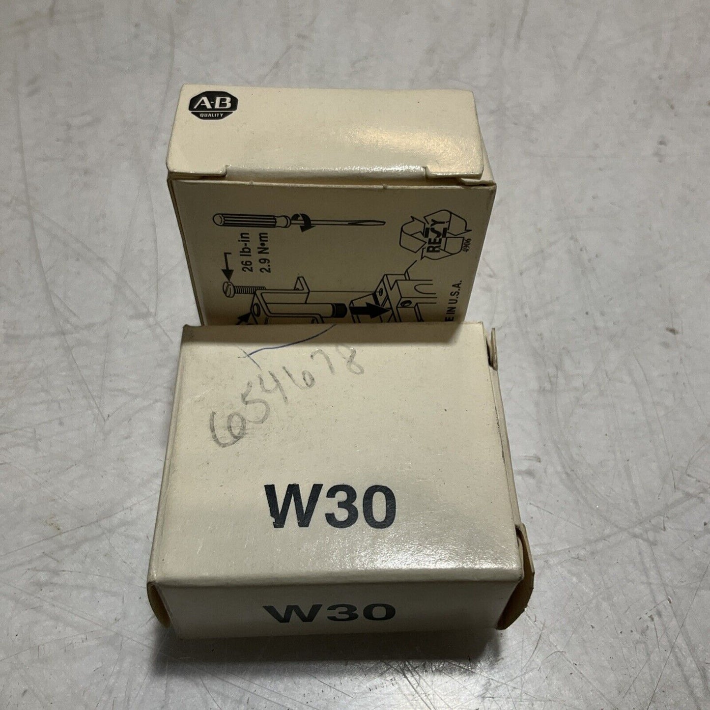 A-B - ALLEN BRADLEY  W30 OVERLOAD HEATER RELAY ELEMENT DD  LOT OF 2 U3S