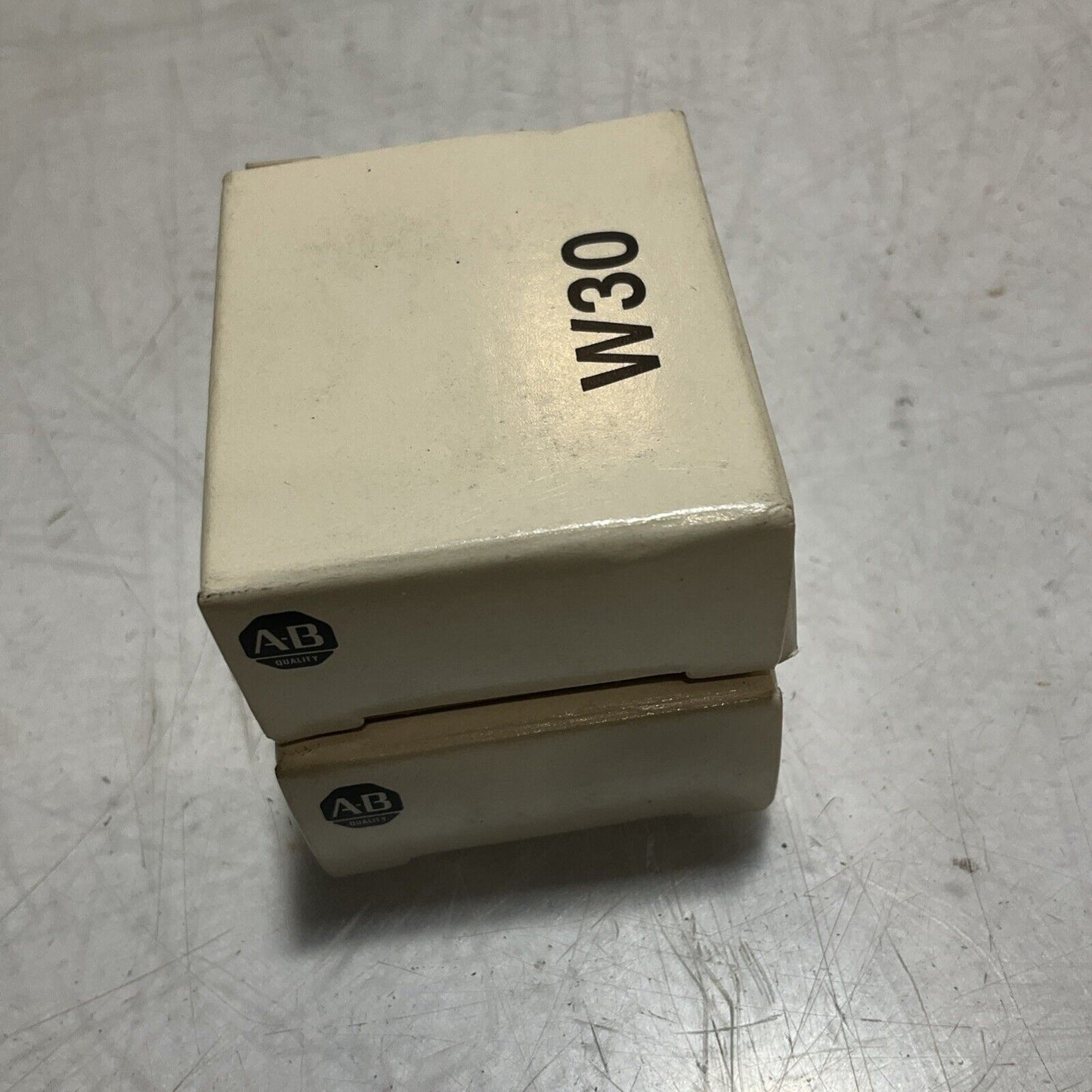 A-B - ALLEN BRADLEY  W30 OVERLOAD HEATER RELAY ELEMENT DD  LOT OF 2 U3S