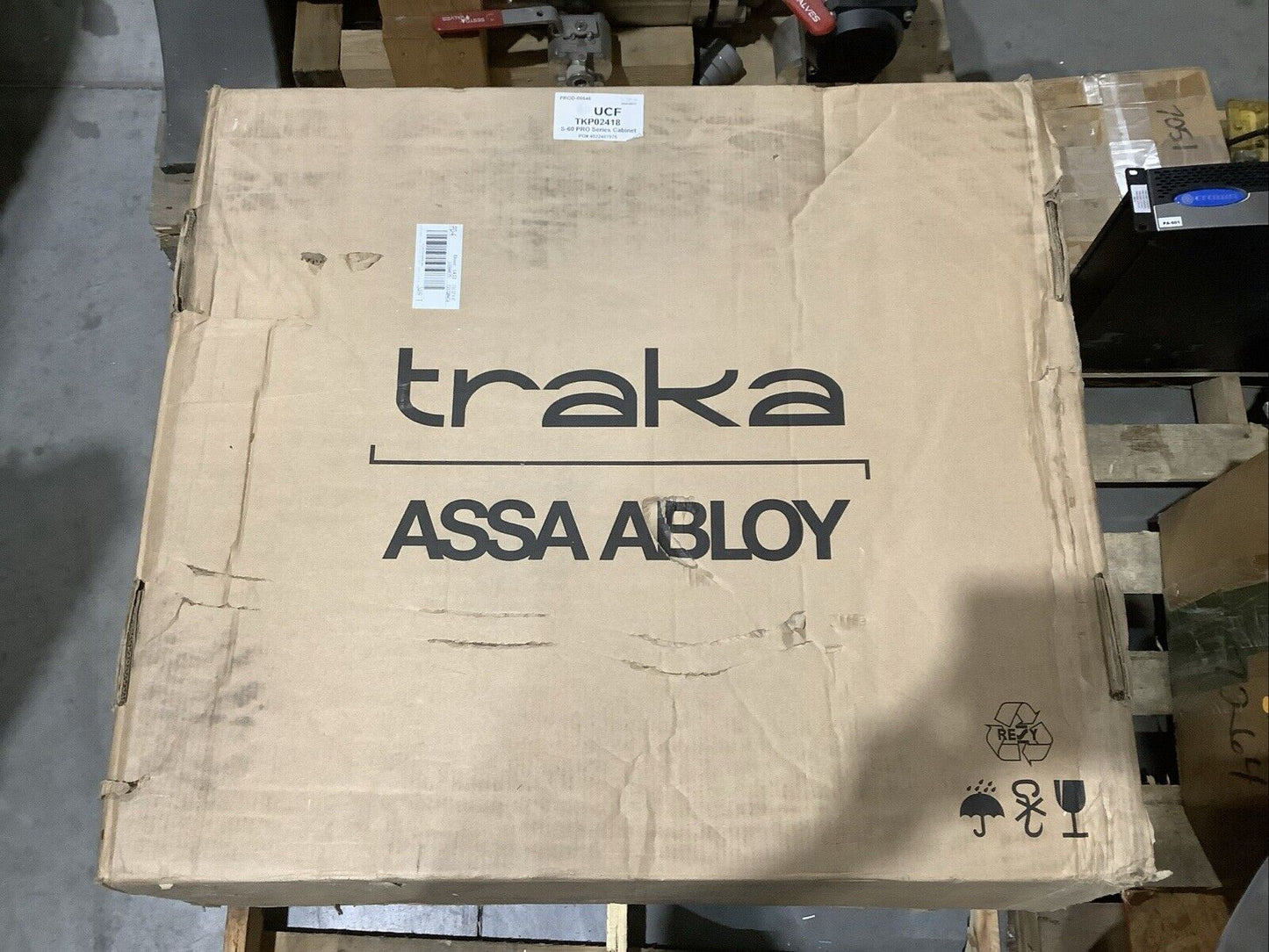 TRAKA S-60 PRO SERIES ELECTRONIC KEY CABINET L8H