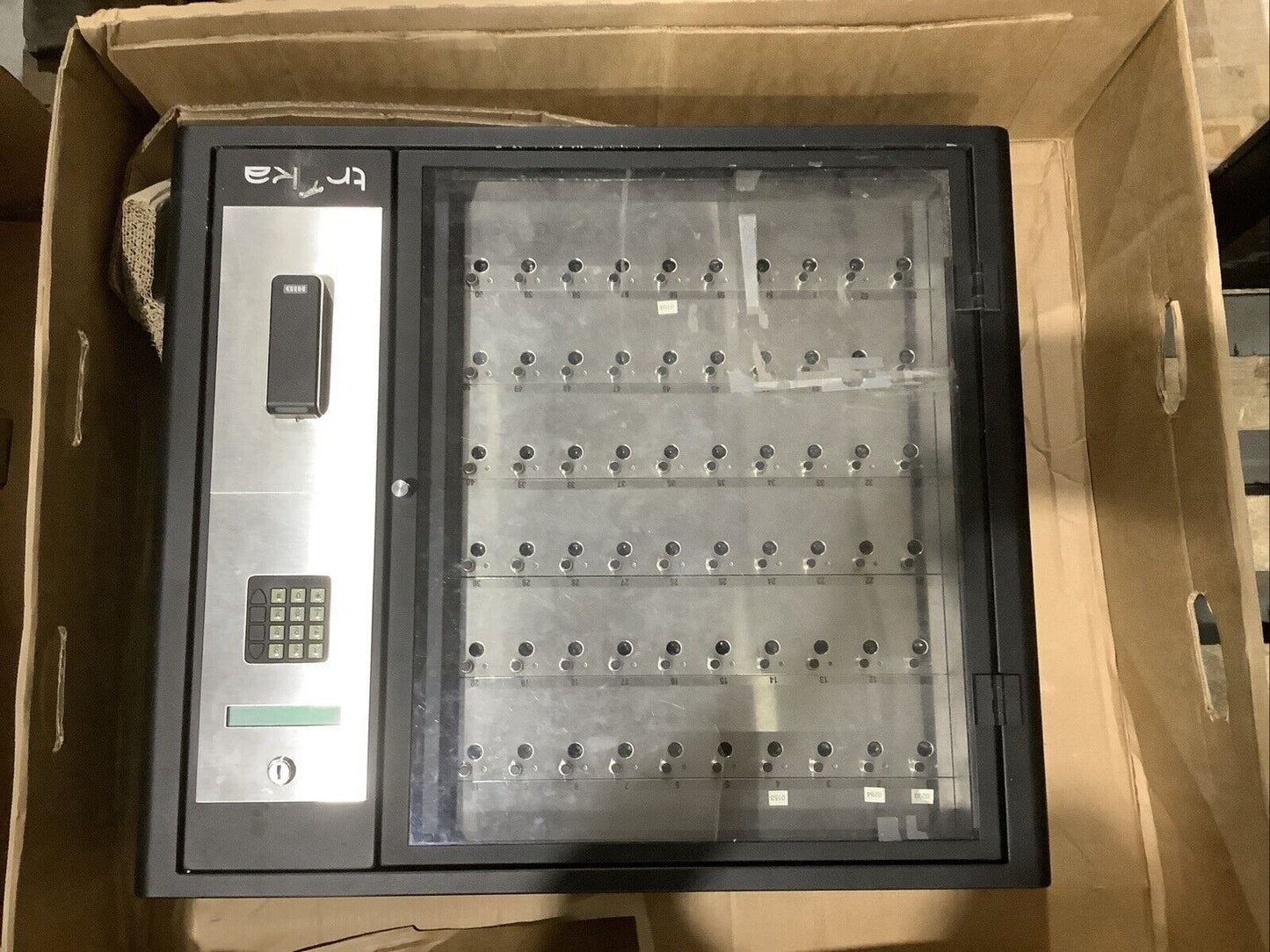 TRAKA S-60 PRO SERIES ELECTRONIC KEY CABINET L8H