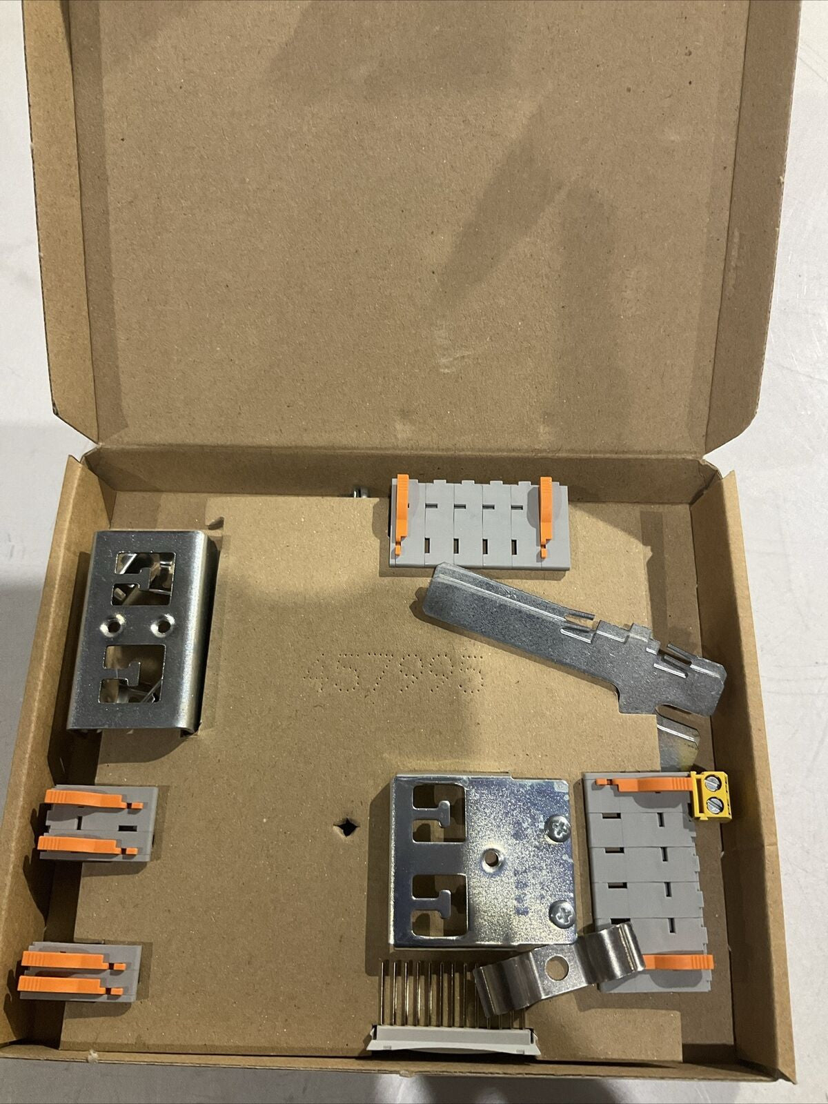 LENZE E82EV551K2C 8200 VECTOR FREQUENCY INVERTER DRIVE 0.55KW U3S