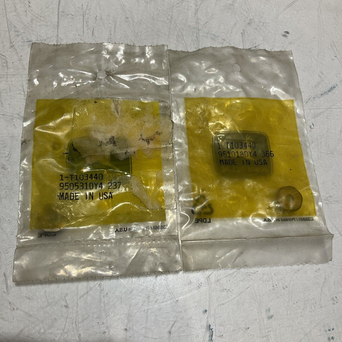 JOHN DEERE  T103440  ORIFICE SPACER LOT OF 2 U3S