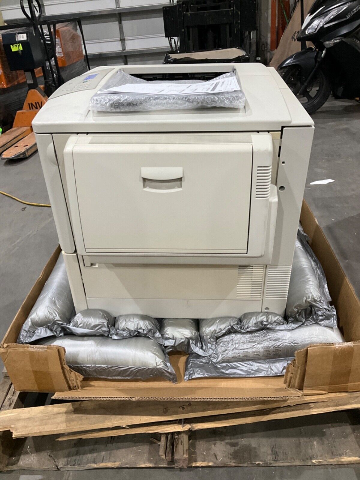 HP LASER JET 9050 PRINTER Q3723A BOISB-0403-00 100-127VAC  12A 50/60HZ U3S