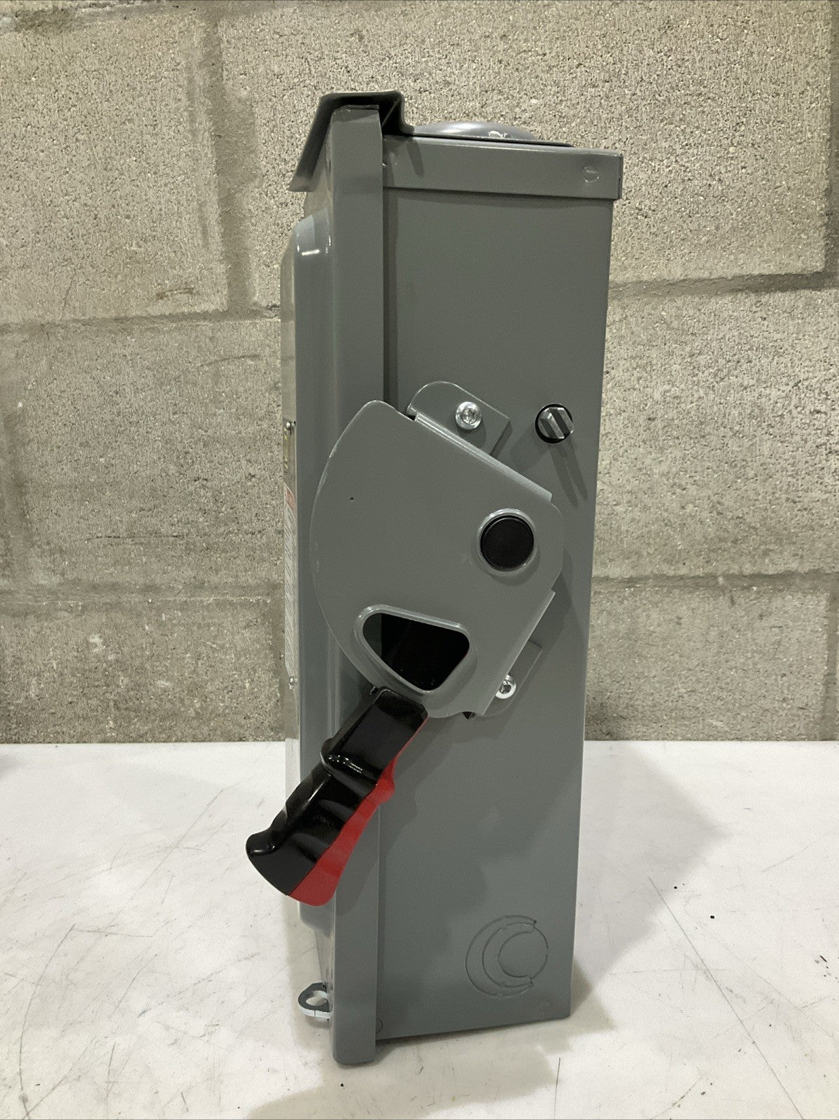 NEW SQUARE D H221NRB HEAVY DUTY SAFETY SWITCH 30A 240/250V 50/60HZ XE25