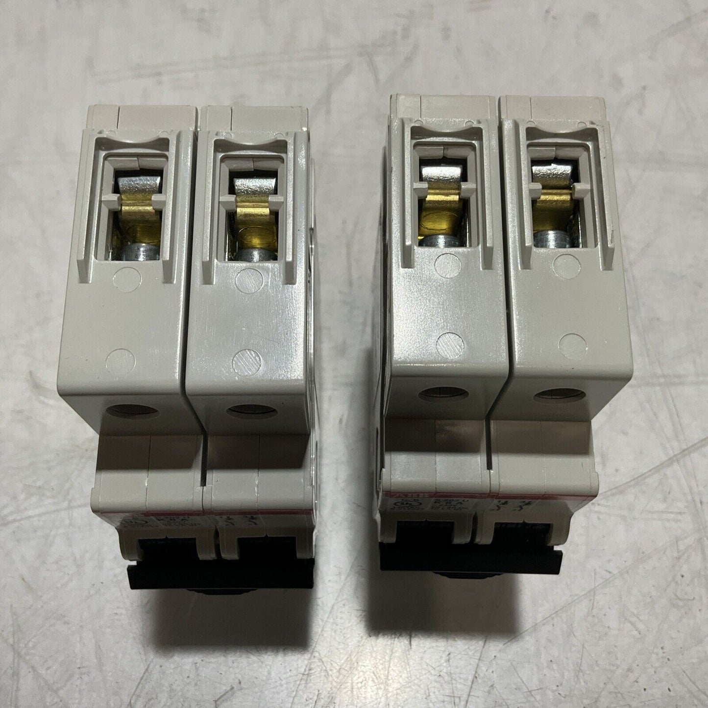 ABB S202U-K8A CIRCUIT BREAKER 2 POLE 8A 240V 50/60HZ LOT OF 2  U3S