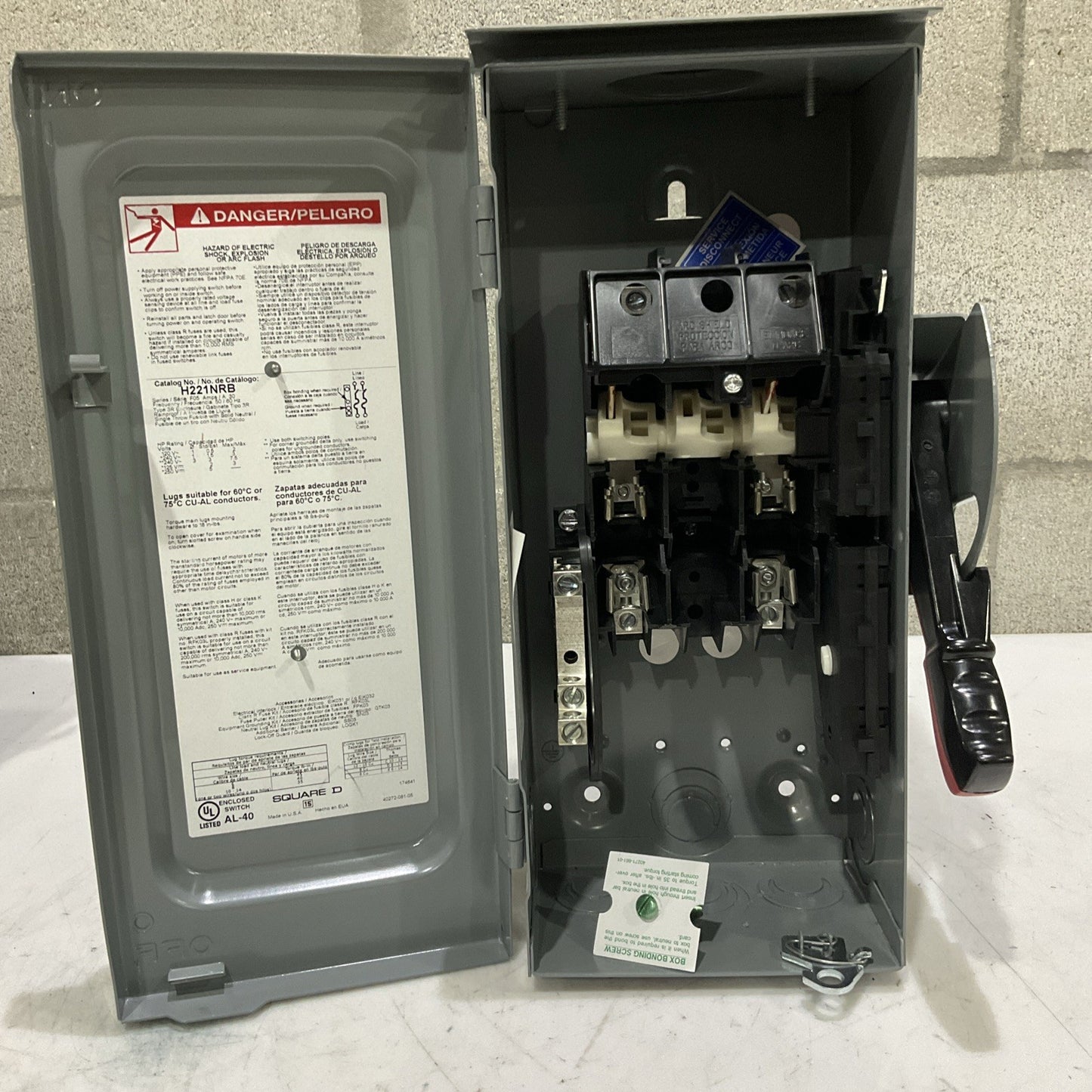 NEW SQUARE D H221NRB HEAVY DUTY SAFETY SWITCH 30A 240/250V 50/60HZ XE25