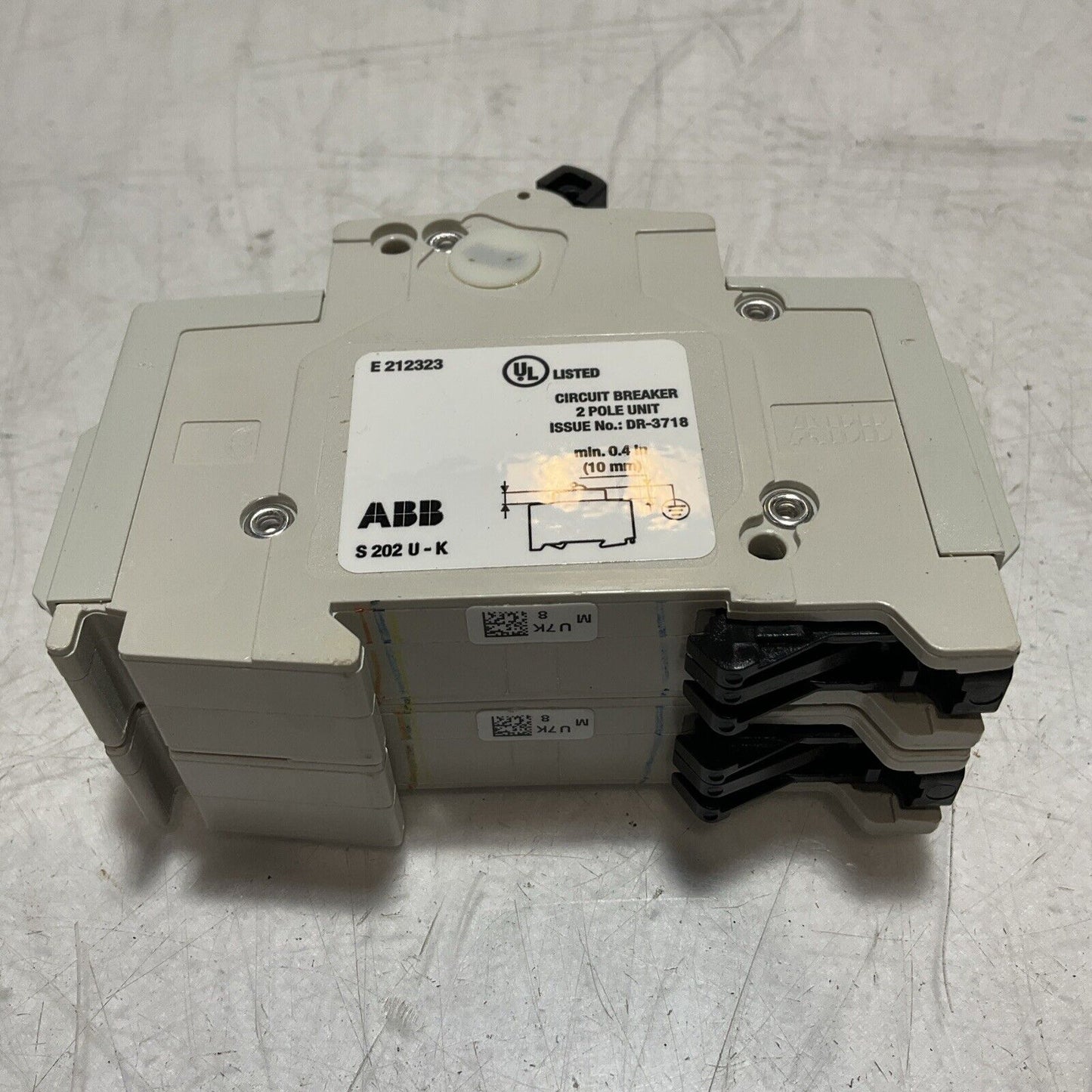 ABB S202U-K8A CIRCUIT BREAKER 2 POLE 8A 240V 50/60HZ LOT OF 2  U3S