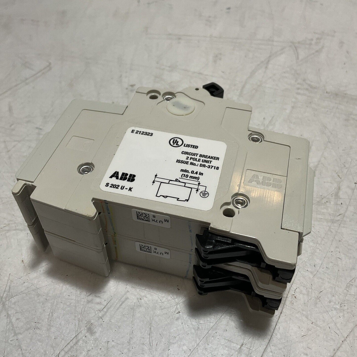 ABB S202U-K8A CIRCUIT BREAKER 2 POLE 8A 240V 50/60HZ LOT OF 2  U3S