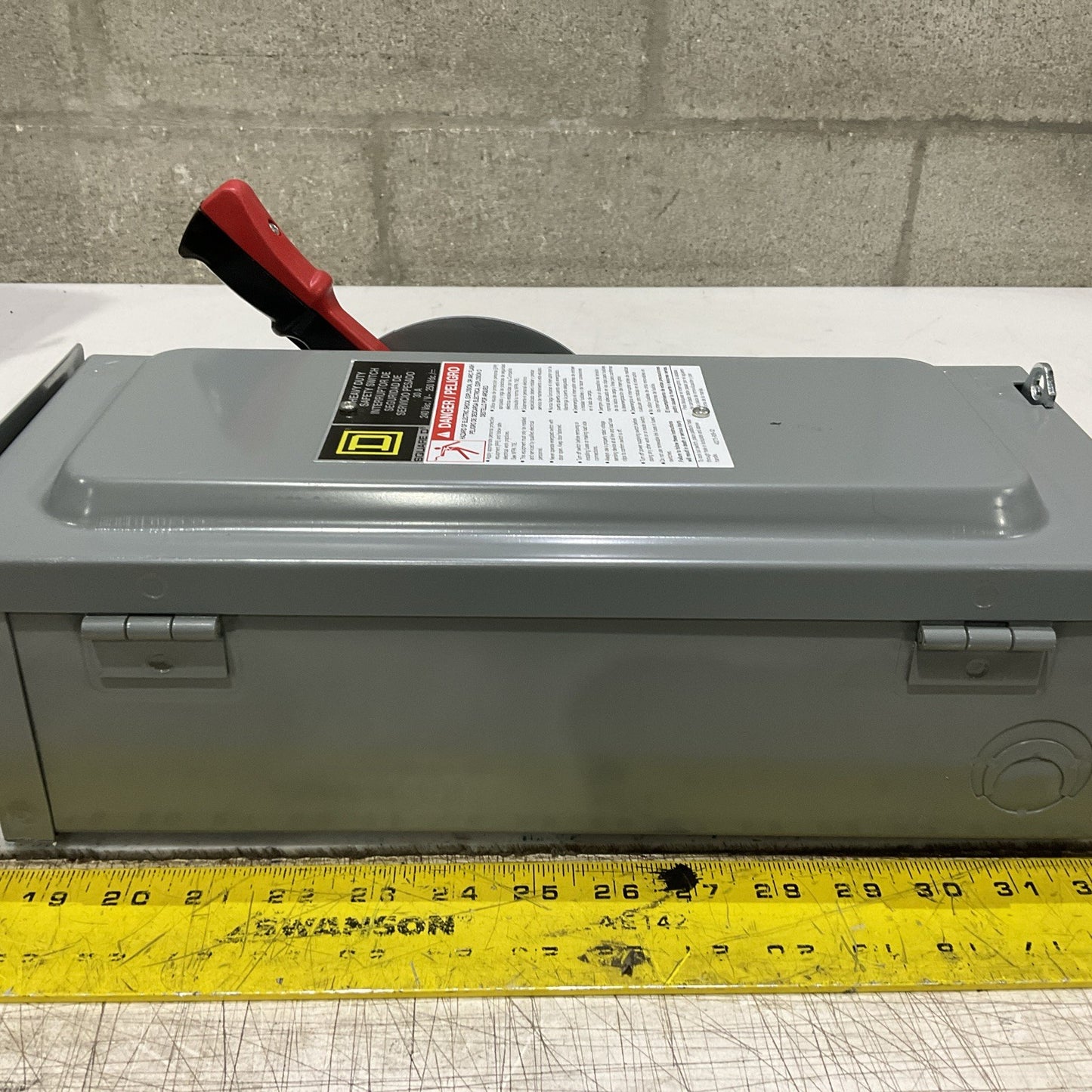 NEW SQUARE D H221NRB HEAVY DUTY SAFETY SWITCH 30A 240/250V 50/60HZ XE25