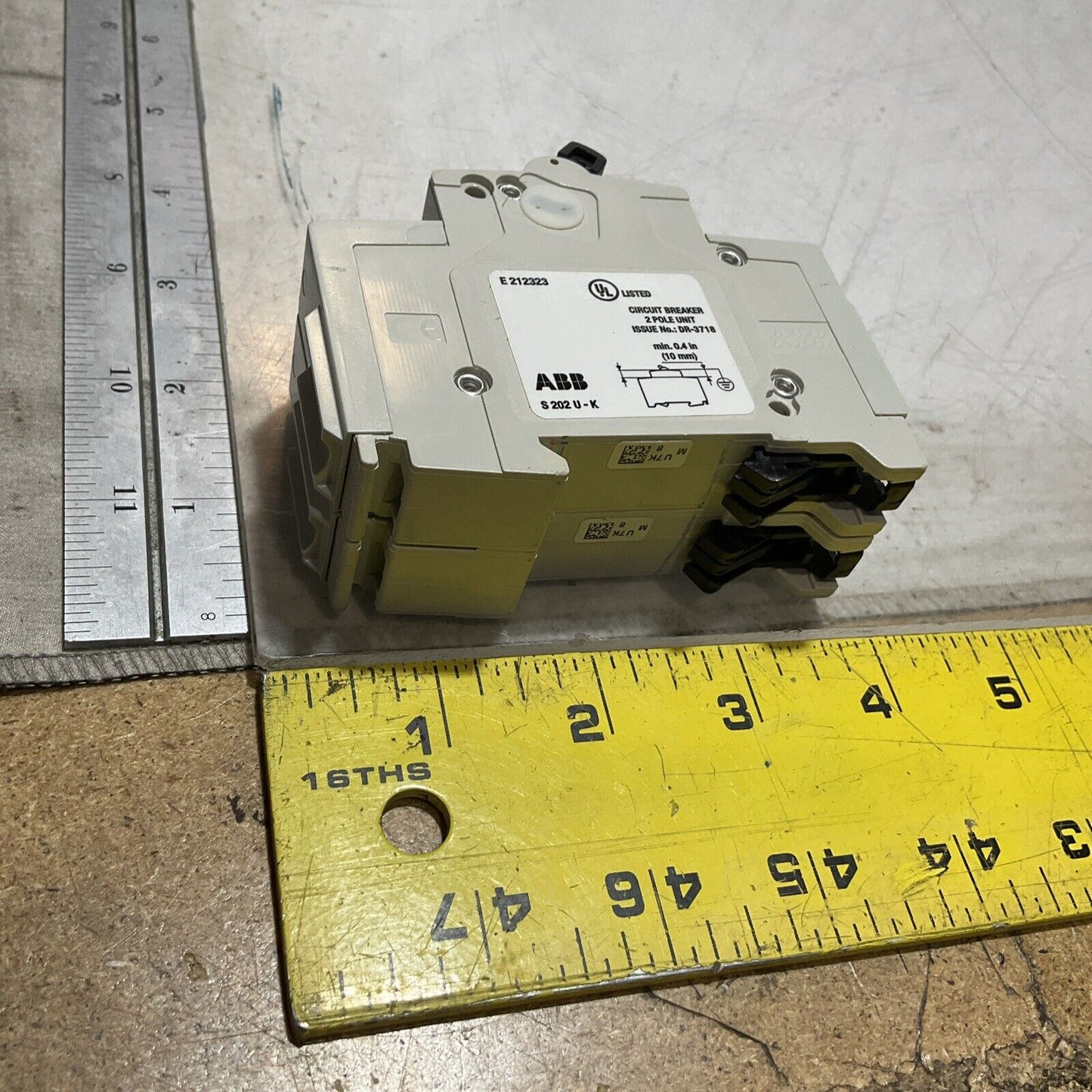ABB S202U-K8A CIRCUIT BREAKER 2 POLE 8A 240V 50/60HZ LOT OF 2  U3S