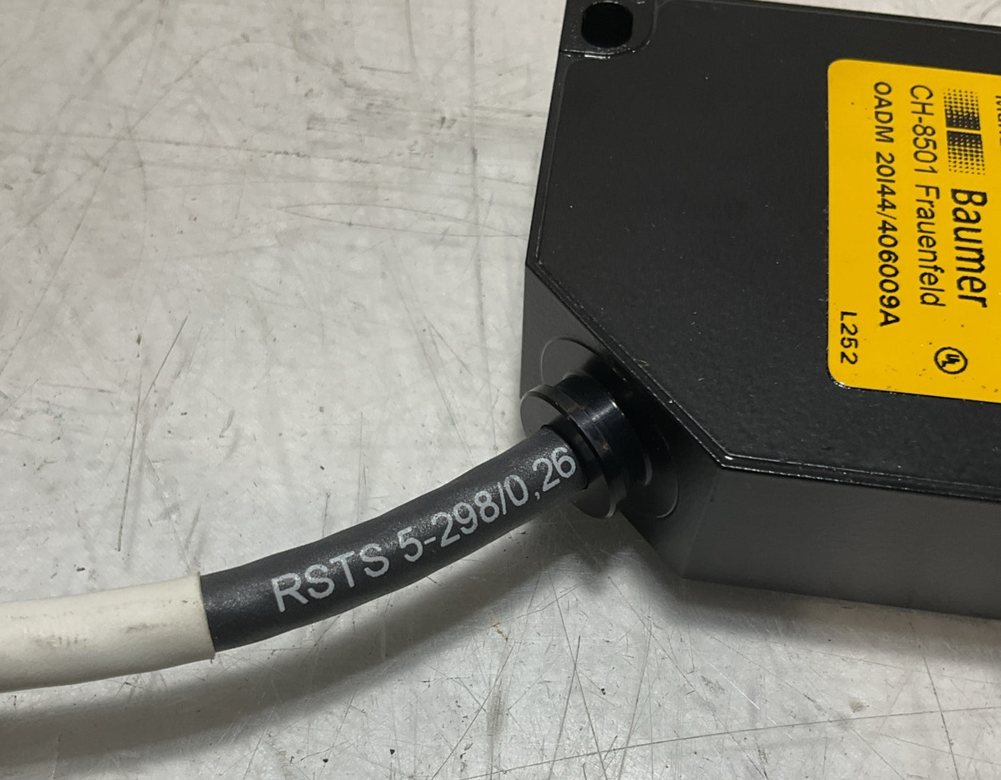 BAUMER  CH-8501 OADM  20144 LONG  RANGE  THICKNESS LASER SENSOR U3S