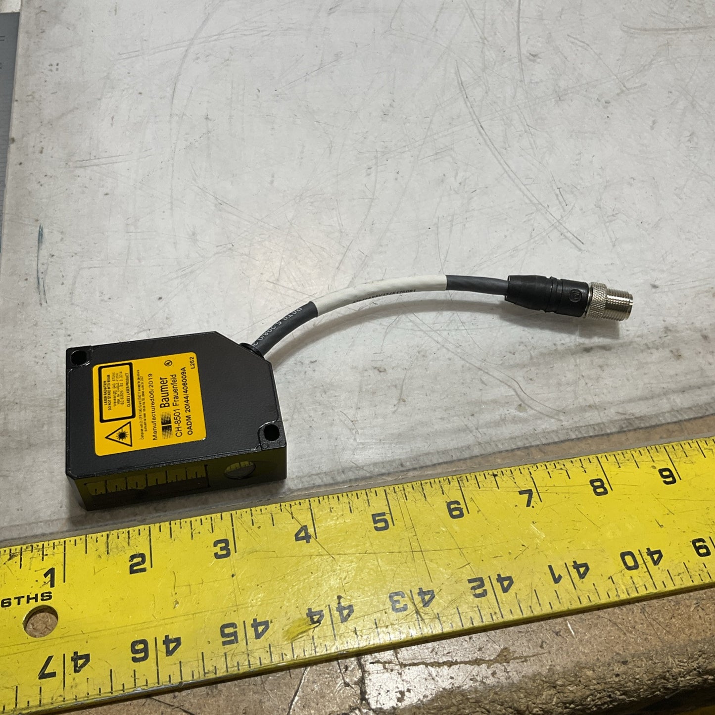 BAUMER  CH-8501 OADM  20144 LONG  RANGE  THICKNESS LASER SENSOR U3S