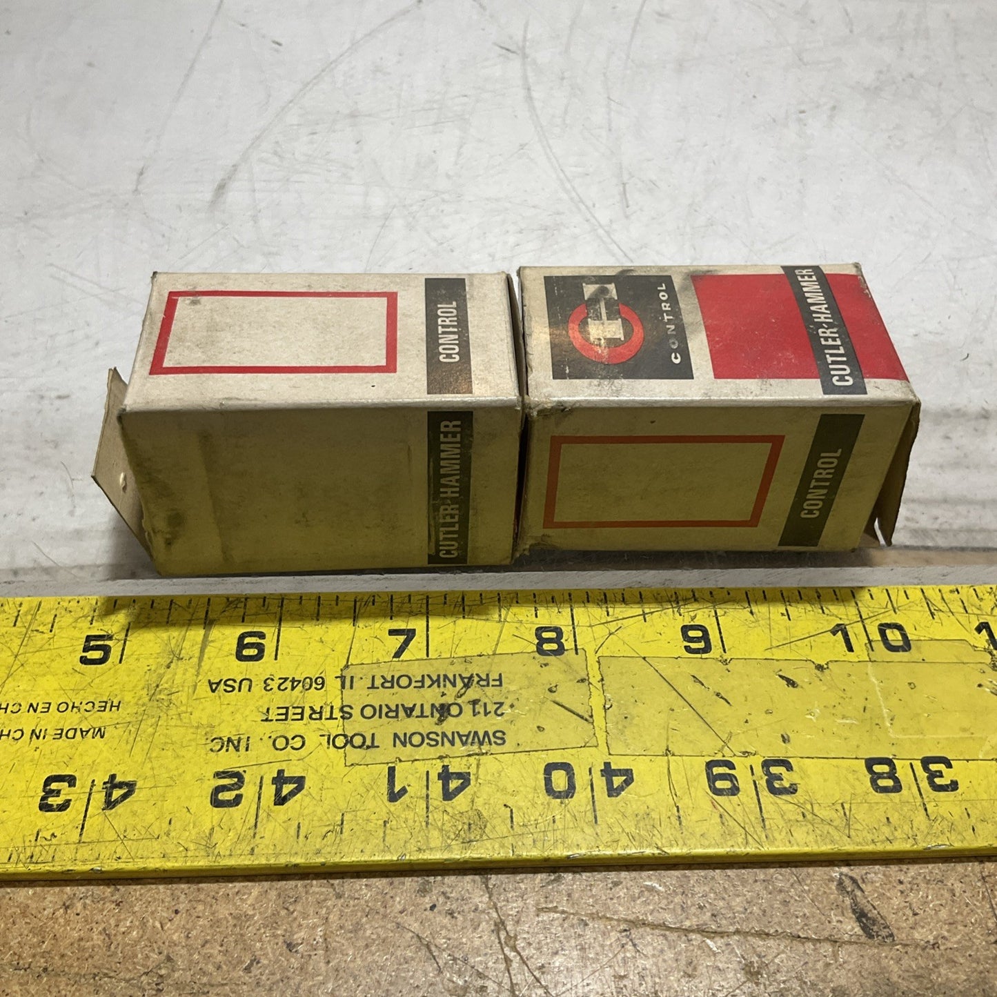 CUTLER-HAMMER D5PR2A1  GENERAL  PURPOSE PLUG-IN  RELAY SOCKER  LOT  OF 2  U3S