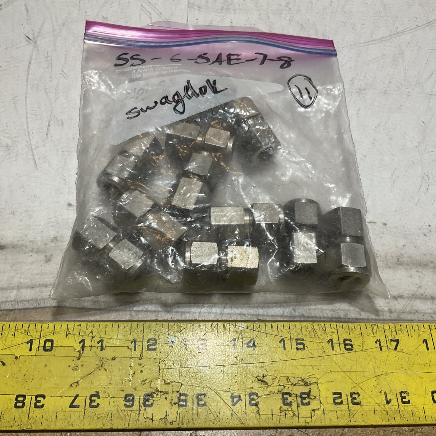SWAGELOK  STAINLESS STEEL TUBE  FITTING  ADAPTER  LOT OF 11 U3S
