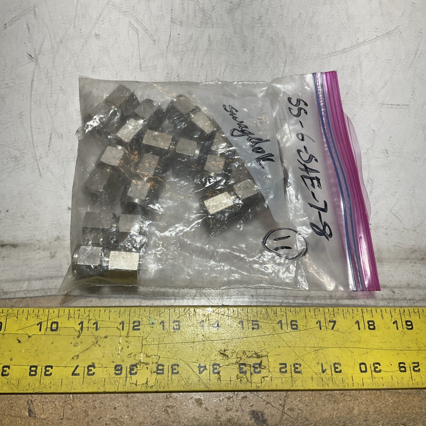 SWAGELOK  STAINLESS STEEL TUBE  FITTING  ADAPTER  LOT OF 11 U3S
