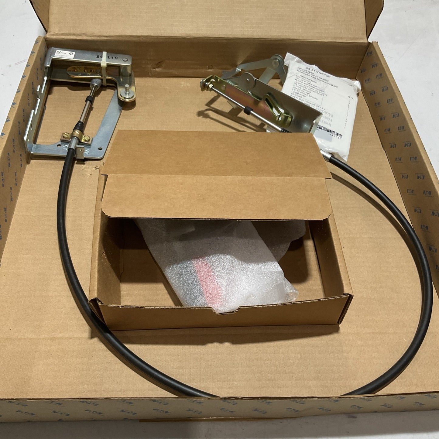 EATON  EHMFS04  OPERATOR  FLEXIBLE  CIRCUIT  BREAKER SHAFT  HANDLE  FRAME   U3S