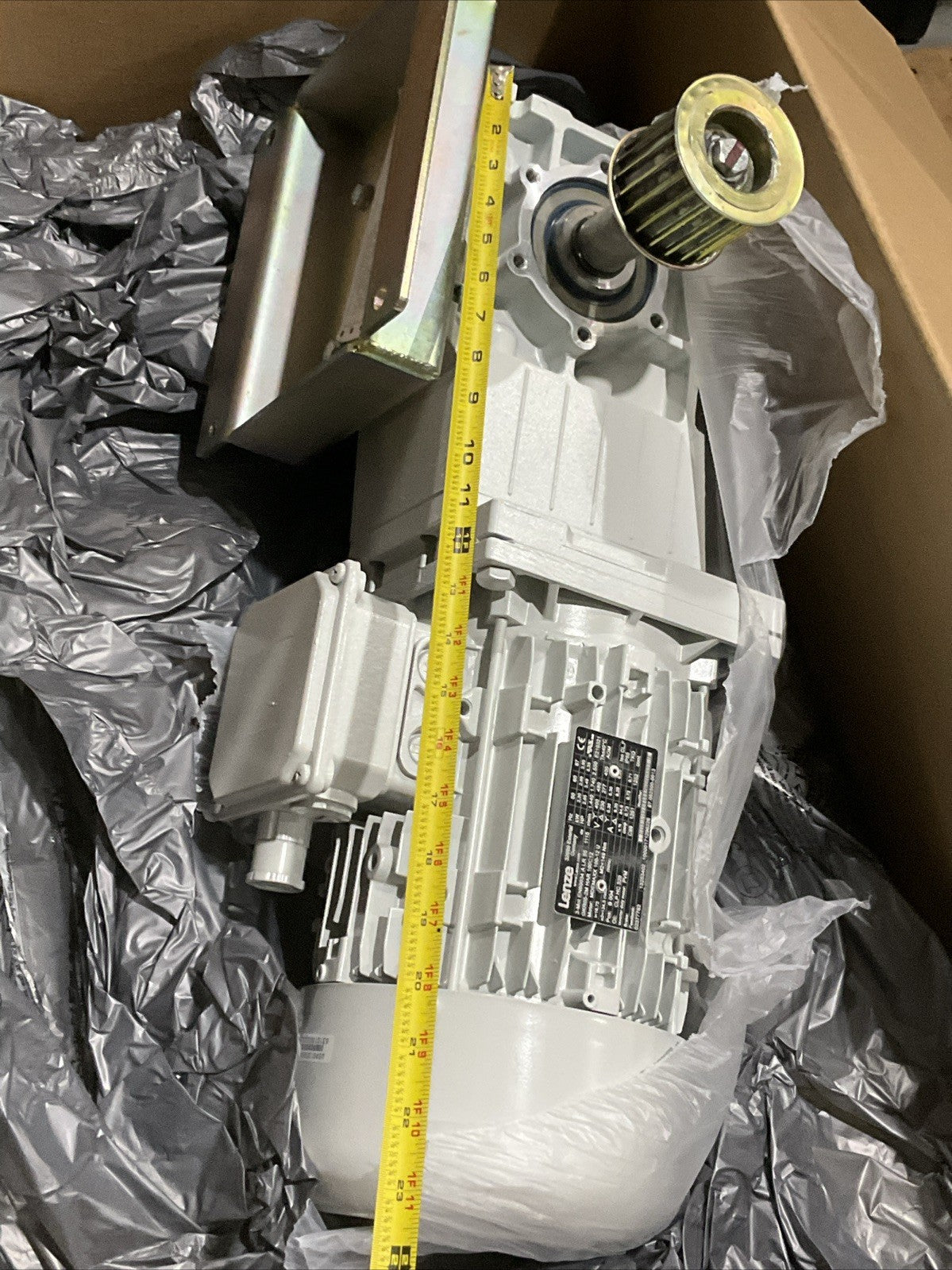 LENZE GEAR MOTOR EN60034 GKR05-2M HAR 100C12 U3S
