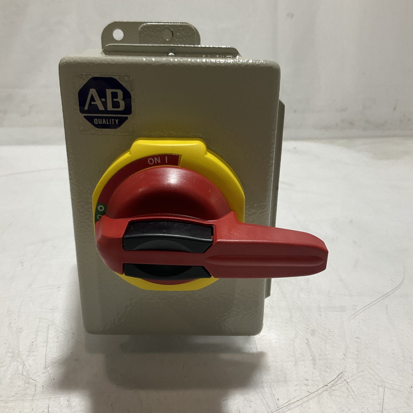 A-B ALLEN-BRADLEY  194E-FA16E-PD DISCONNECT  SWITCH ENCLOSED  MOTOR IP66  U3S