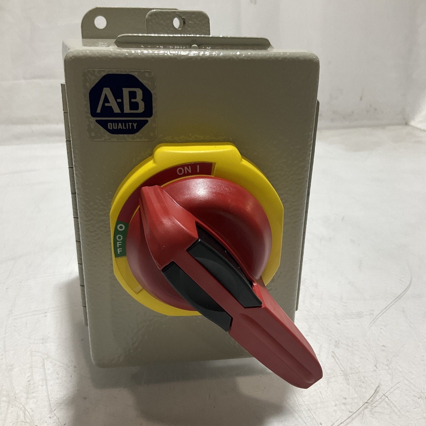 A-B ALLEN-BRADLEY  194E-FA16E-PD DISCONNECT  SWITCH ENCLOSED  MOTOR IP66  U3S