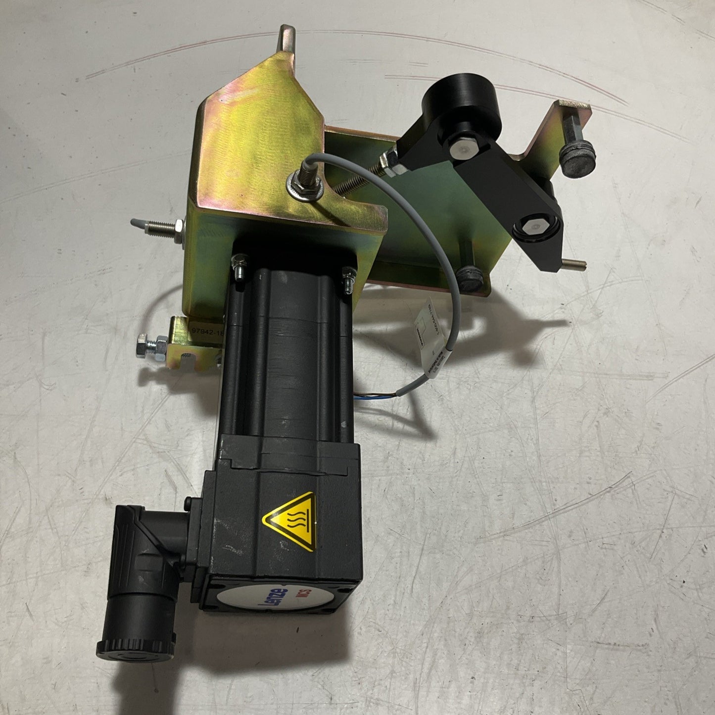LENZE  MCS 06F41LRSOBO-B11N-ST5OON-R2SU ST.STARR SERVO MOTOR ASSEMBLY  U3S