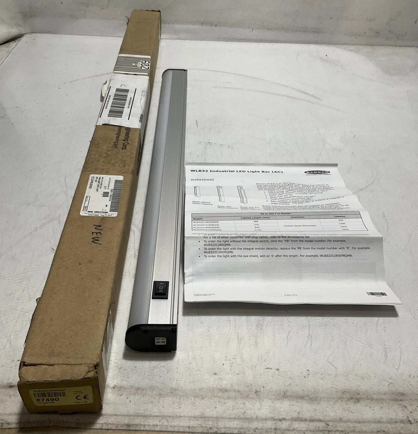 BANNER  WLB32ZC570PBQM  INDUSTRIAL  WORKING-STRIP LIGHT LED 90-264VAC  50/60 U3S