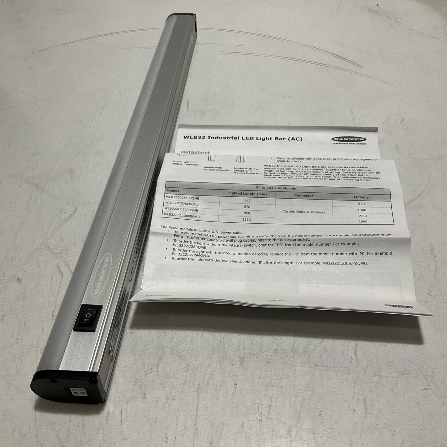 BANNER  WLB32ZC570PBQM  INDUSTRIAL  WORKING-STRIP LIGHT LED 90-264VAC  50/60 U3S