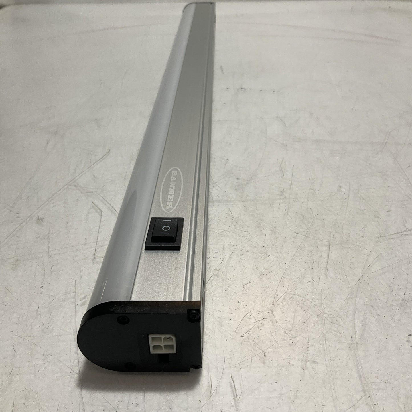 BANNER  WLB32ZC570PBQM  INDUSTRIAL  WORKING-STRIP LIGHT LED 90-264VAC  50/60 U3S