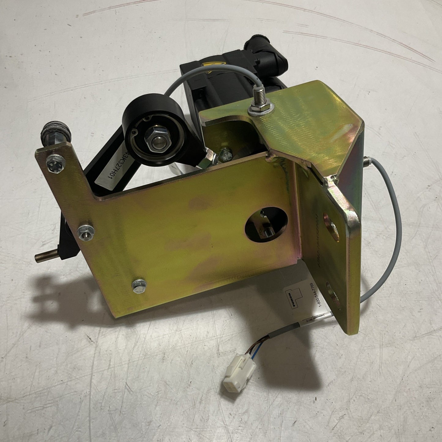 LENZE  MCS 06F41LRSOBO-B11N-ST5OON-R2SU ST.STARR SERVO MOTOR ASSEMBLY  U3S