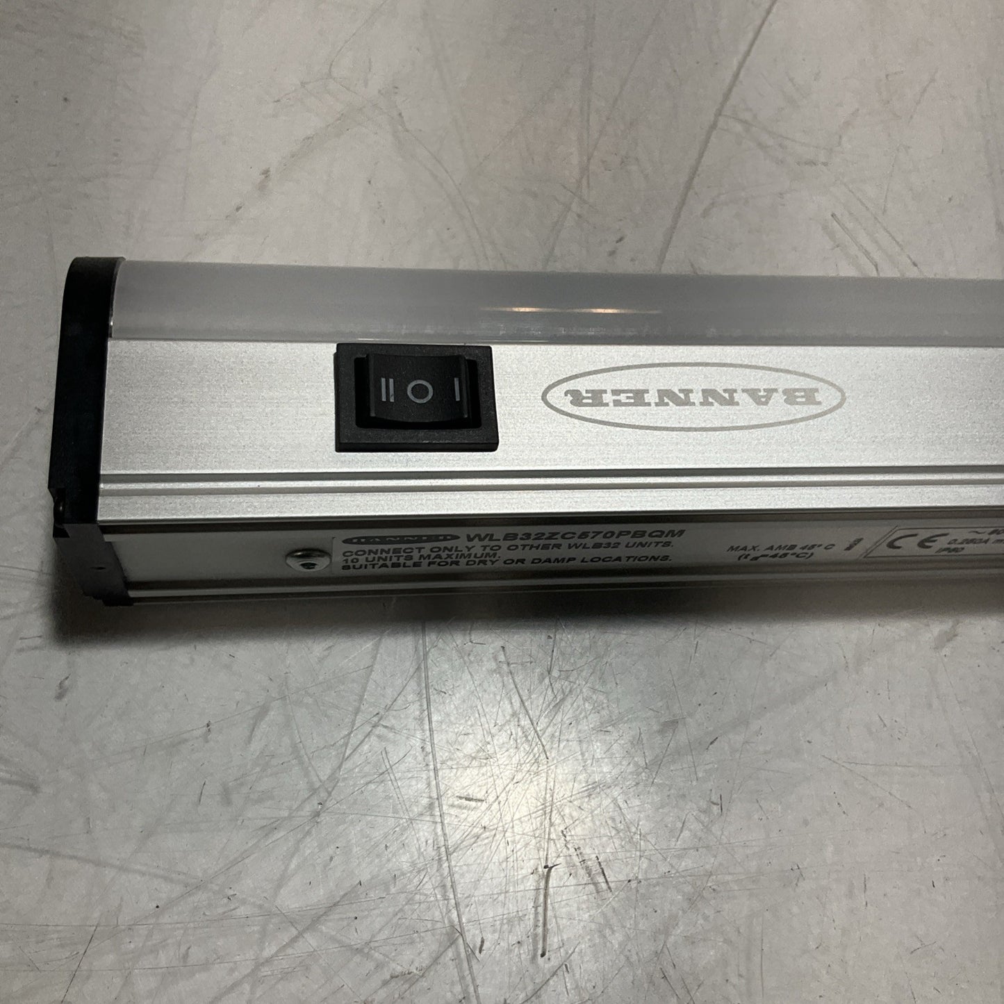 BANNER  WLB32ZC570PBQM  INDUSTRIAL  WORKING-STRIP LIGHT LED 90-264VAC  50/60 U3S