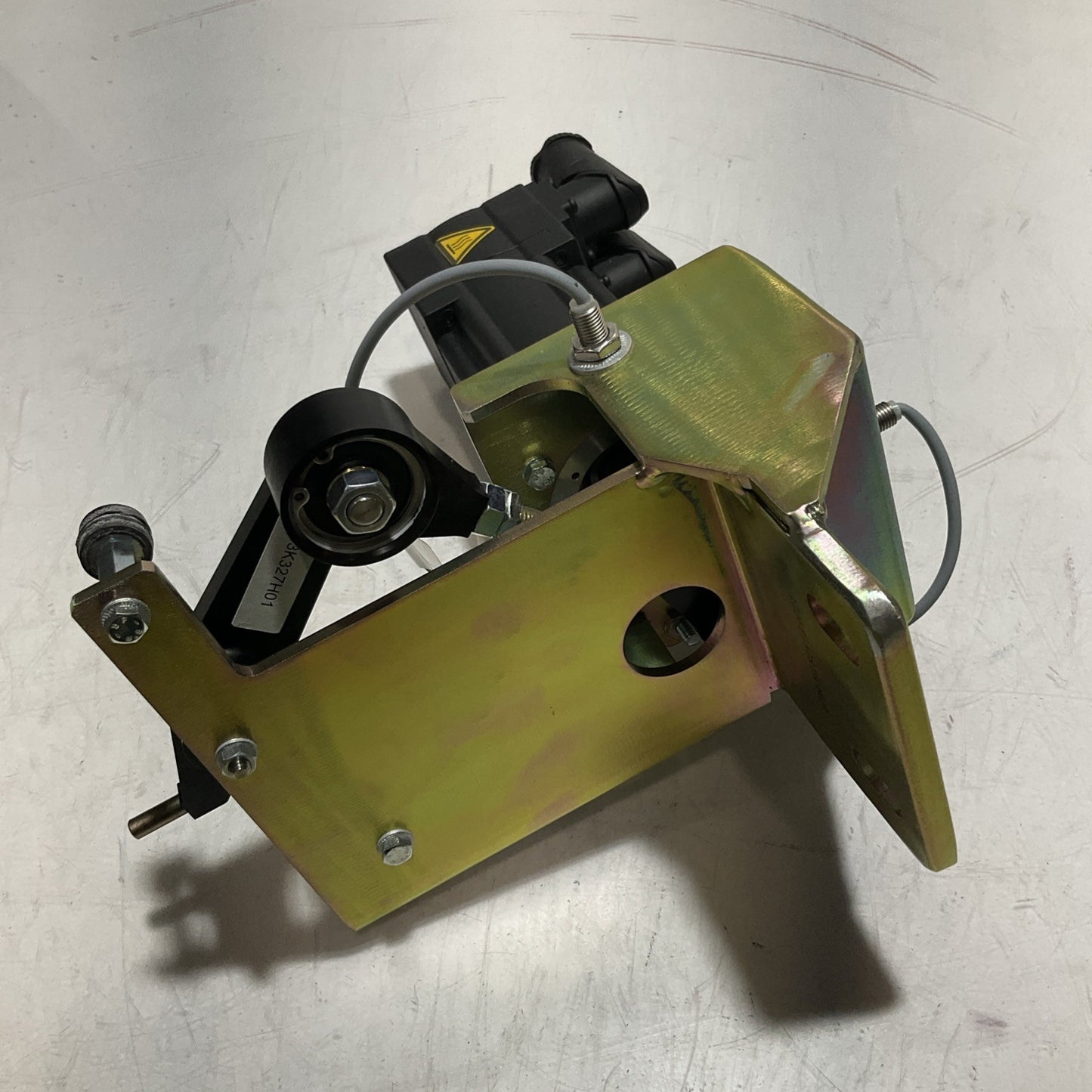 LENZE  MCS 06F41LRSOBO-B11N-ST5OON-R2SU ST.STARR SERVO MOTOR ASSEMBLY  U3S