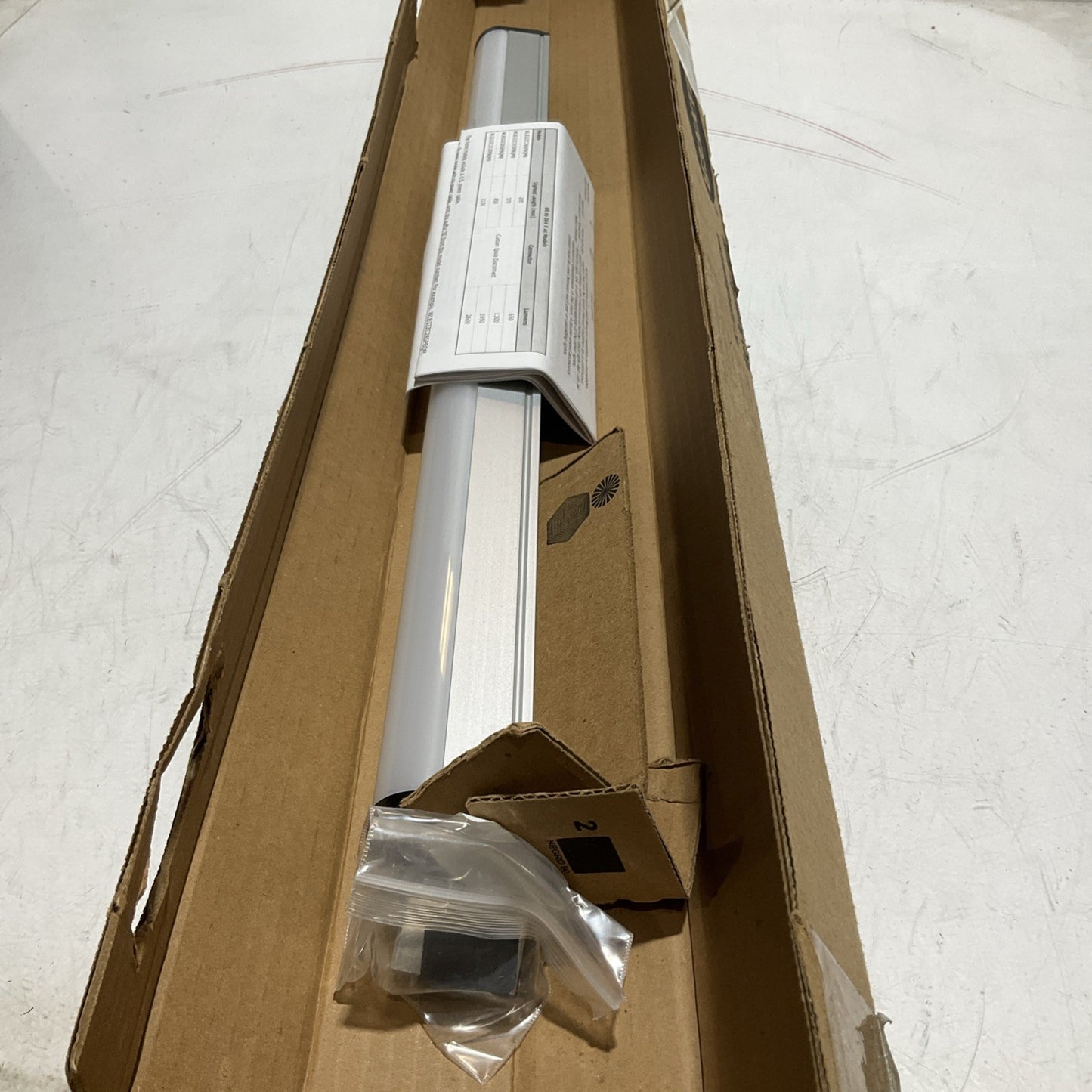 BANNER  WLB32ZC570PBQM  INDUSTRIAL  WORKING-STRIP LIGHT LED 90-264VAC  50/60 U3S