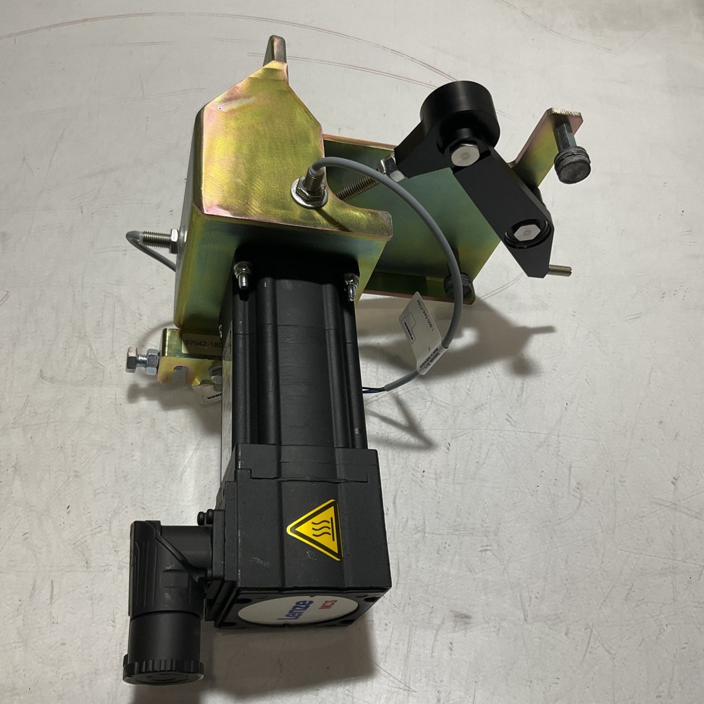 LENZE  MCS 06F41LRSOBO-B11N-ST5OON-R2SU ST.STARR SERVO MOTOR ASSEMBLY  U3S