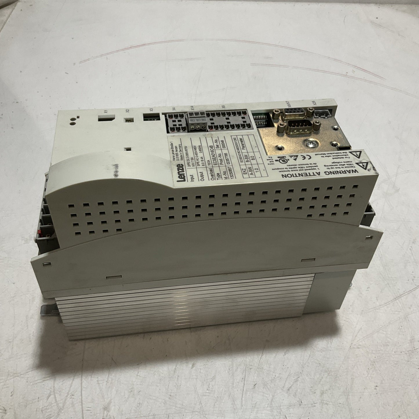 LENZE  ECSEA016C4B  SERVO  DRIVE VARIABLE FREQUENCY CONTROLLER  INVERTER  XE25