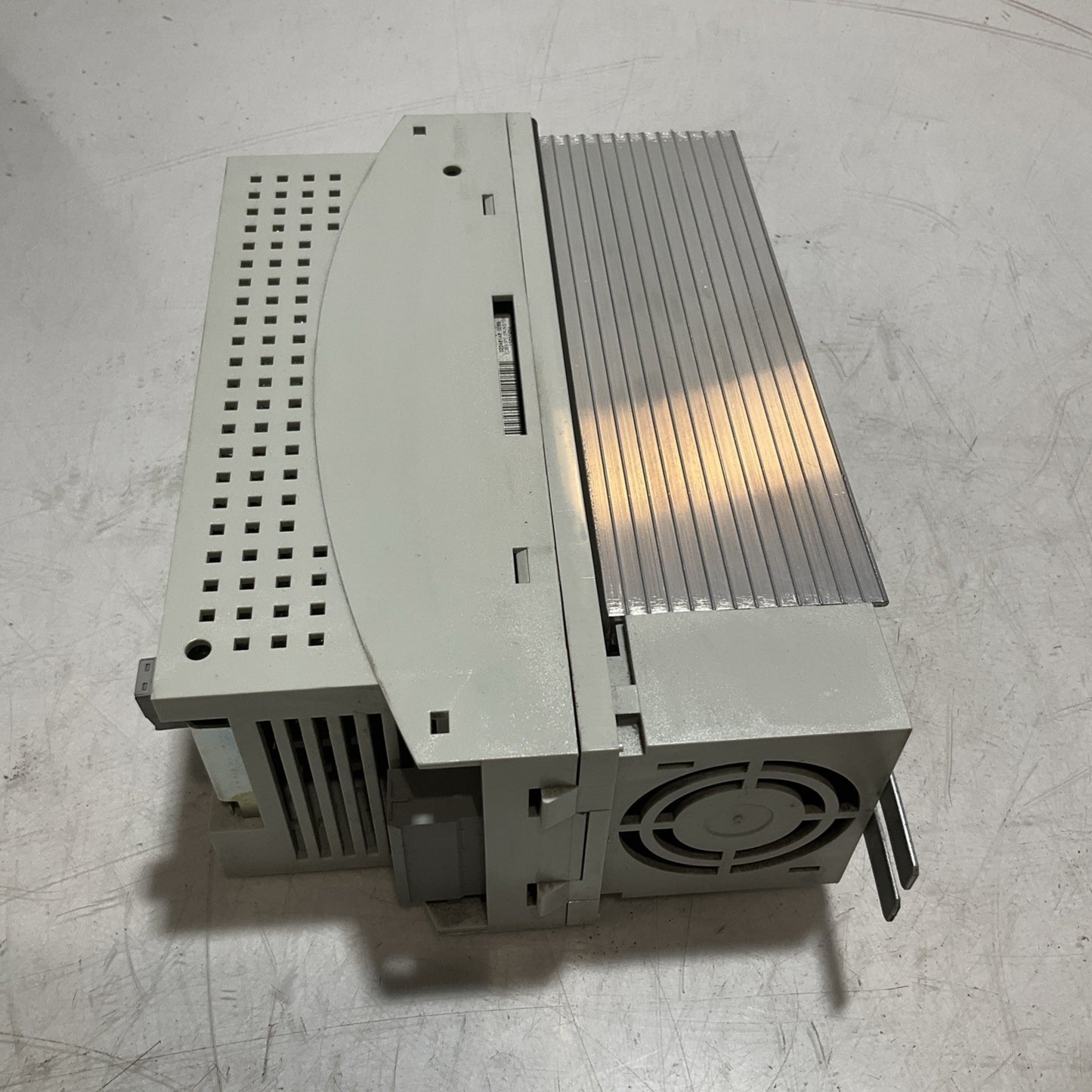 LENZE ECSEA016C4B SERVO DRIVE VARIABLE FREQUENCY CONTROLLER INVERTER  XE25