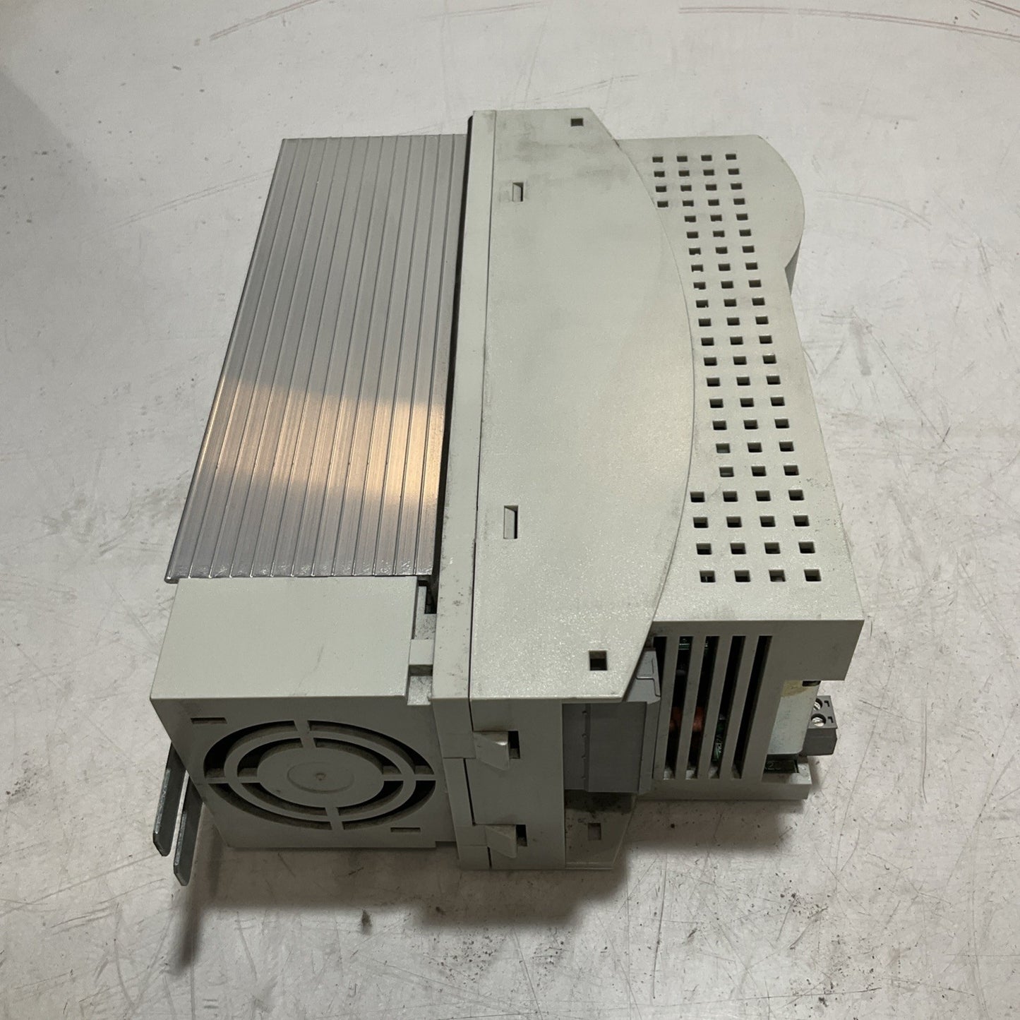 LENZE ECSEA016C4B SERVO DRIVE VARIABLE FREQUENCY CONTROLLER INVERTER  XE25