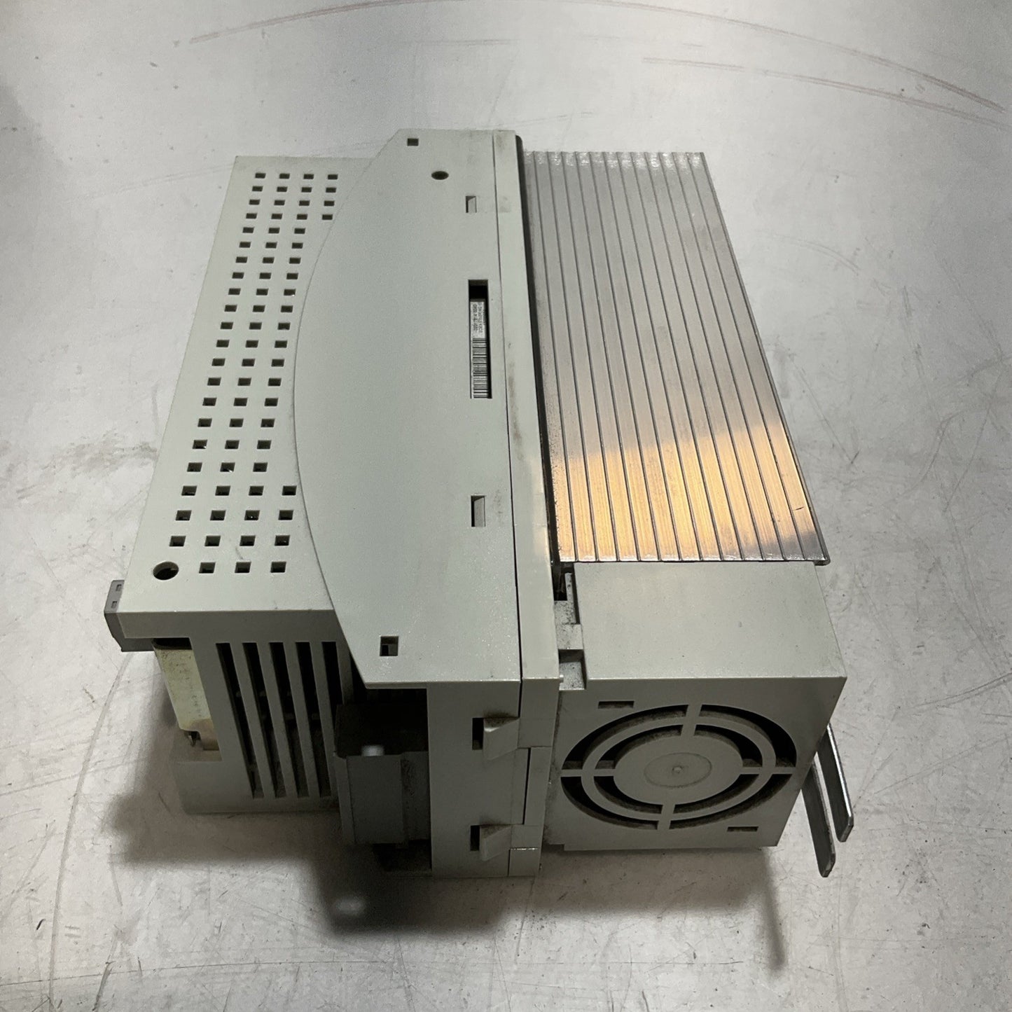 LENZE ECSEA016C4B SERVO DRIVE  VARIABLE FREQUENCY CONTROL INVERTER  XE25