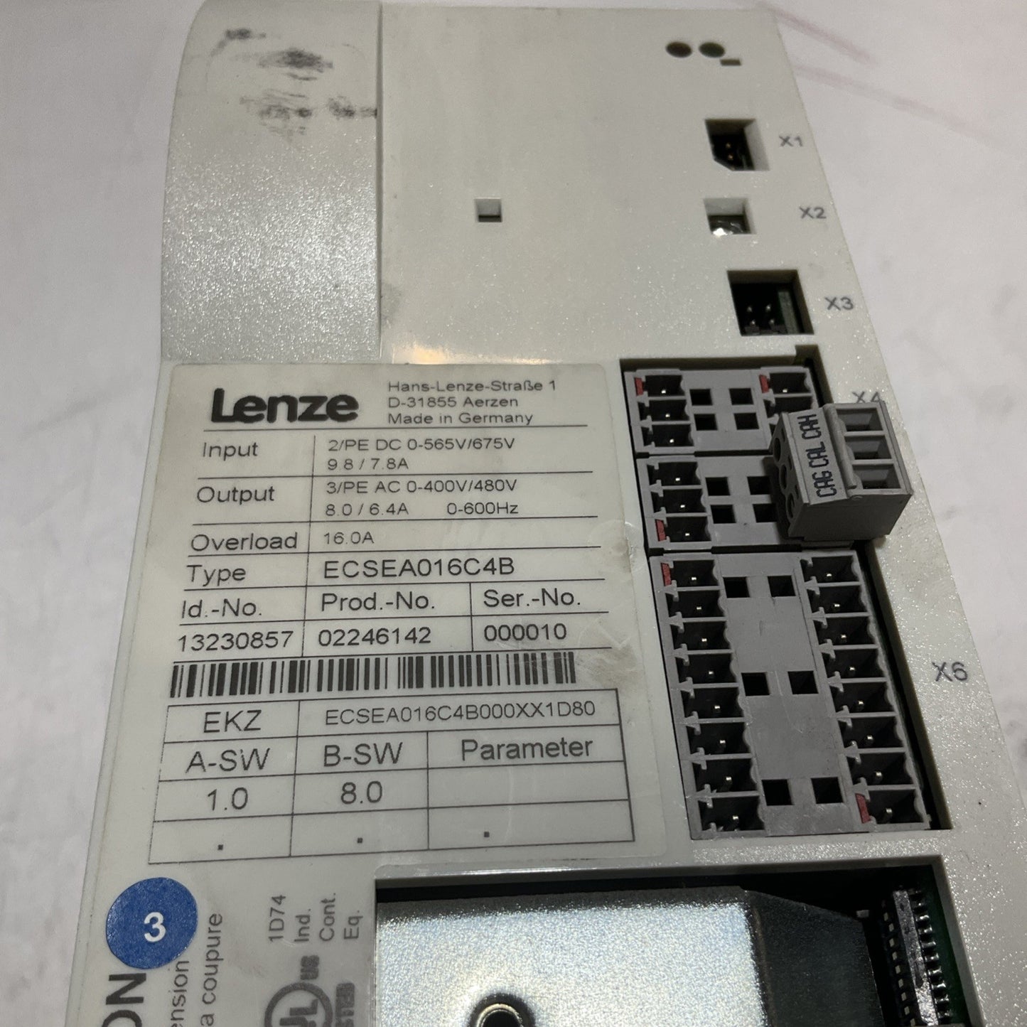 LENZE  ECSEA016C4B  SERVO  DRIVE  VARIABLE FREQUENCY CONTROLLER INVENTER  XE25