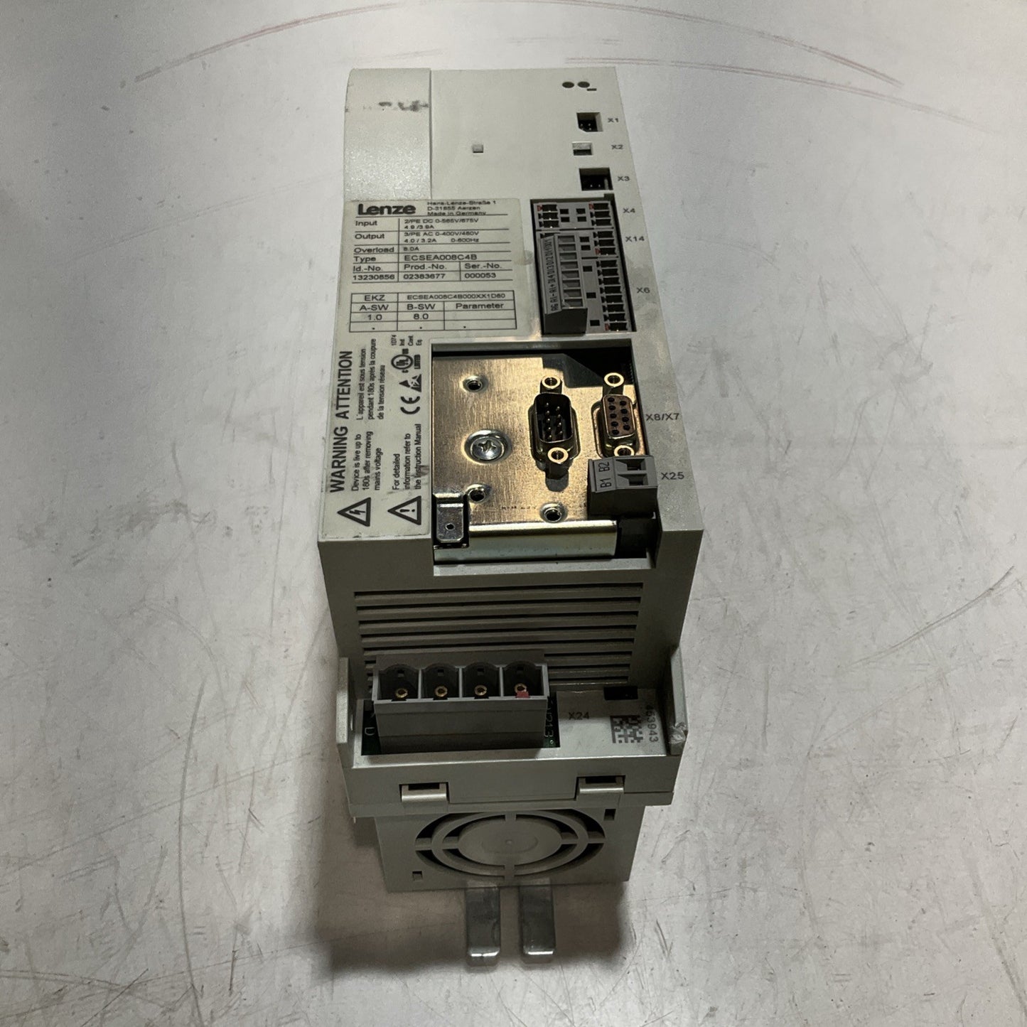 LENZE ECSEA008C4B   DRIVE  VARIABLE FREQUENCY CONTROLLER INVERTER  XE25