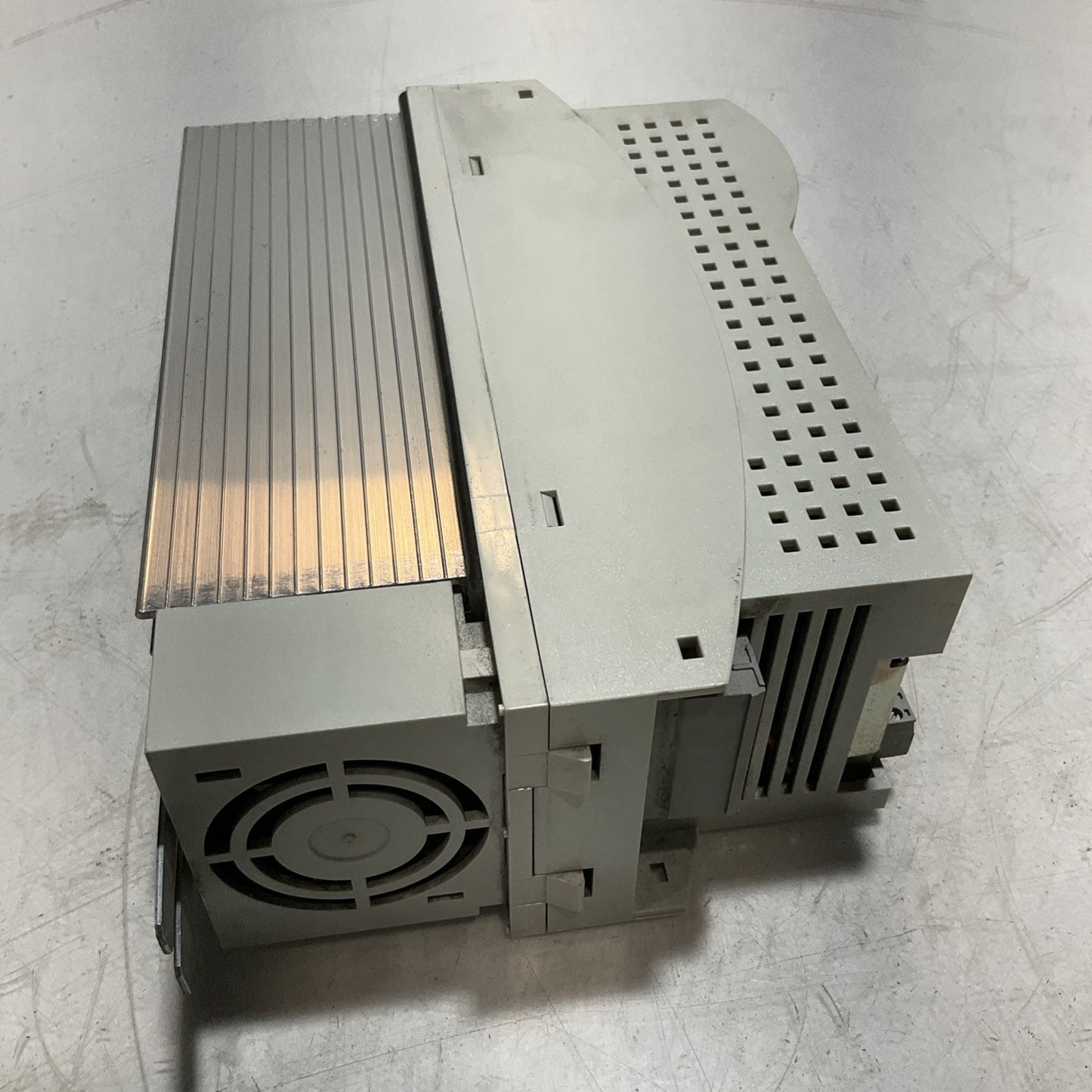 LENZE ECSEA016C4B SERVO DRIVE  VARIABLE FREQUENCY CONTROL INVERTER  XE25