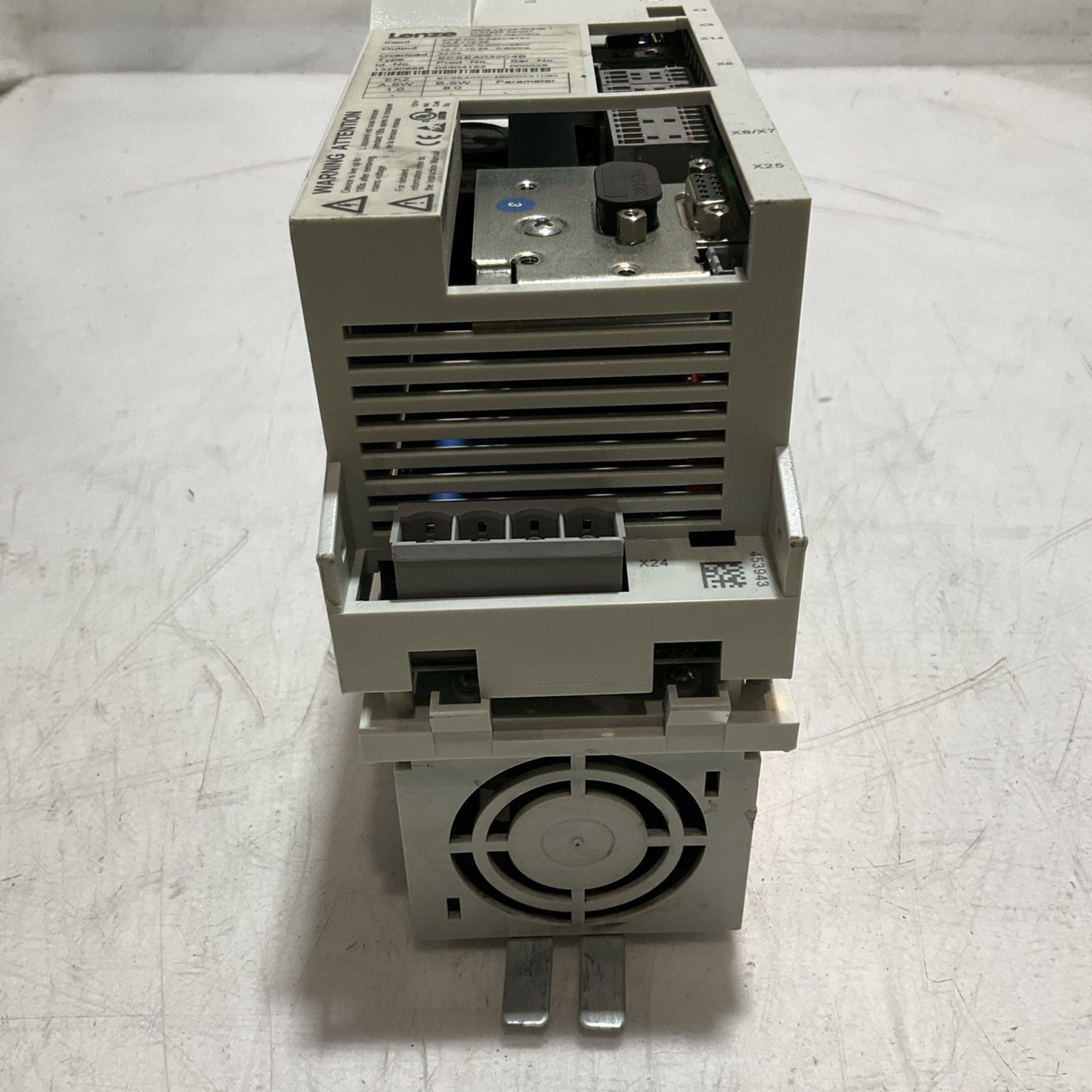 LENZE  ECSEA32C4B  SERVO DRIVE  VARIABLE FREQUENCY CONTROLLER INVERTER  XE25
