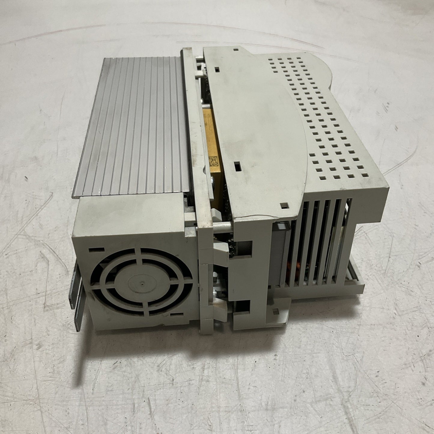LENZE  ECSEA32C4B  SERVO DRIVE  VARIABLE FREQUENCY CONTROLLER INVERTER  XE25
