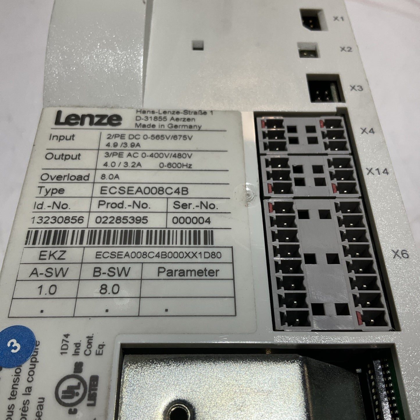 LENZE  ECSEA008C4B  DRIVE VARIABLE FREQUENCY  CONTROLLER  INVERTER  XE25