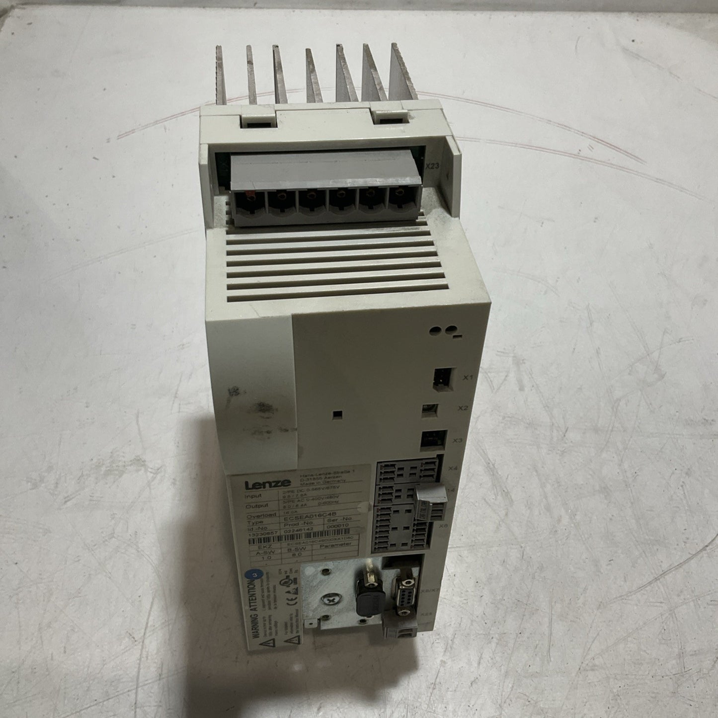 LENZE  ECSEA016C4B  SERVO  DRIVE  VARIABLE FREQUENCY CONTROLLER INVENTER  XE25